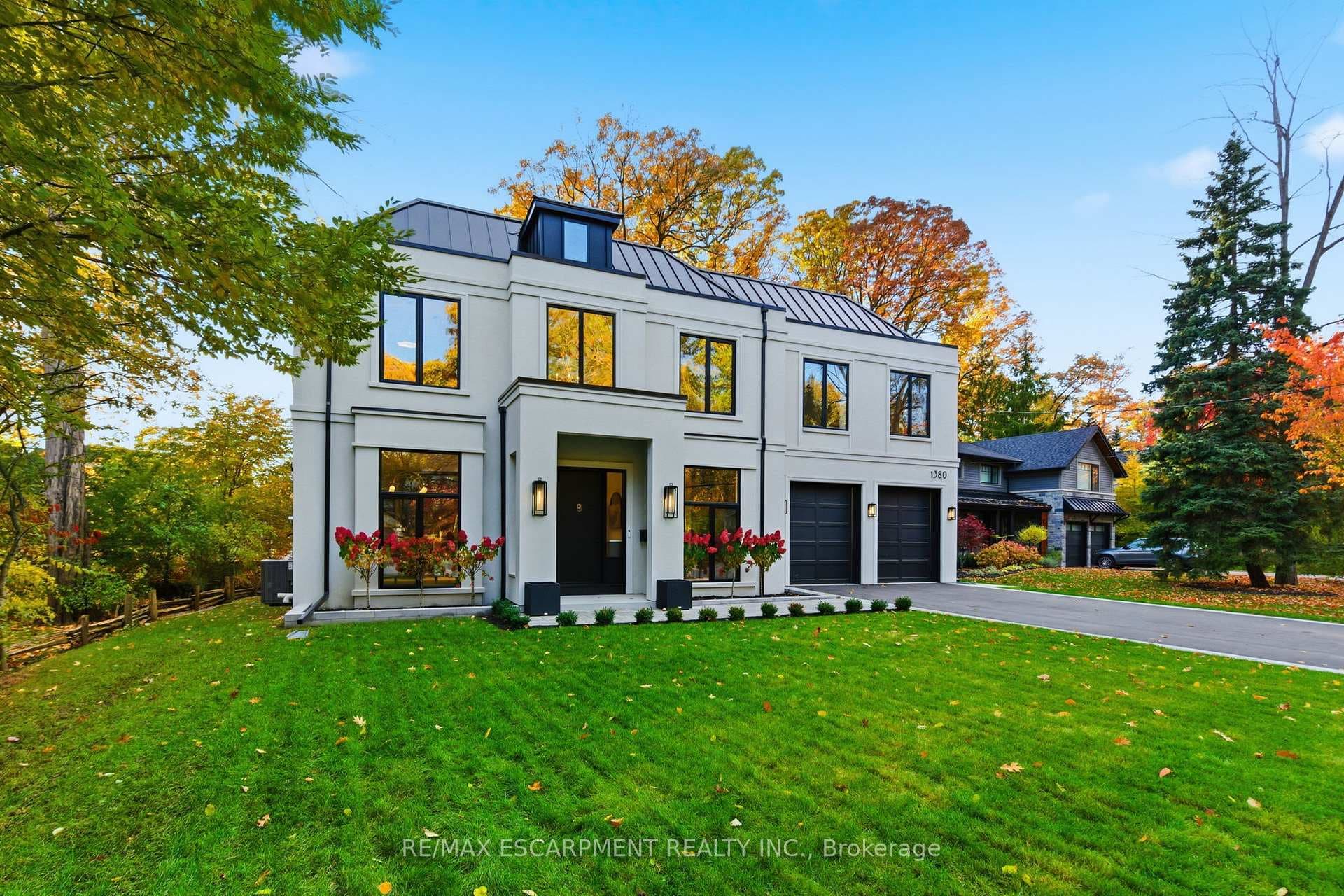 1380 Birchwood Heights Drive, Mississauga, ON L5G 2Y2 - Photo 1