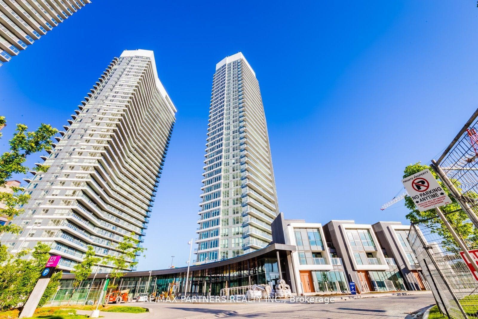 115 Mcmahon Drive Unit 2010, Toronto C15