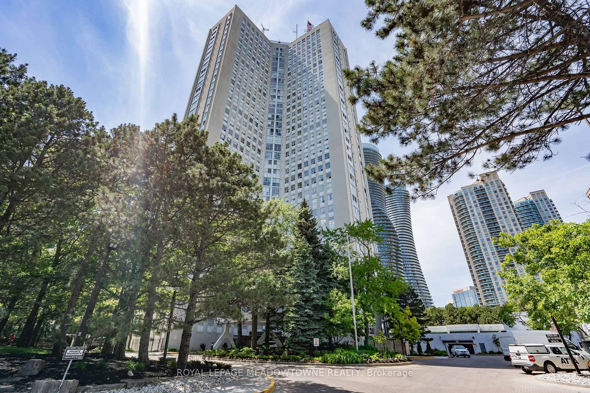 3650 Kaneff Crescent Unit 3303, Mississauga, ON L5A 4A1 - Photo 1