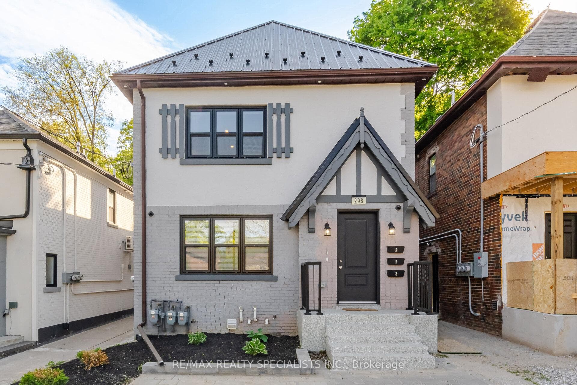 298 South Kingsway N/A, High Park / Junction / Roncesvalles, ON M6S 3T9 - Photo 1