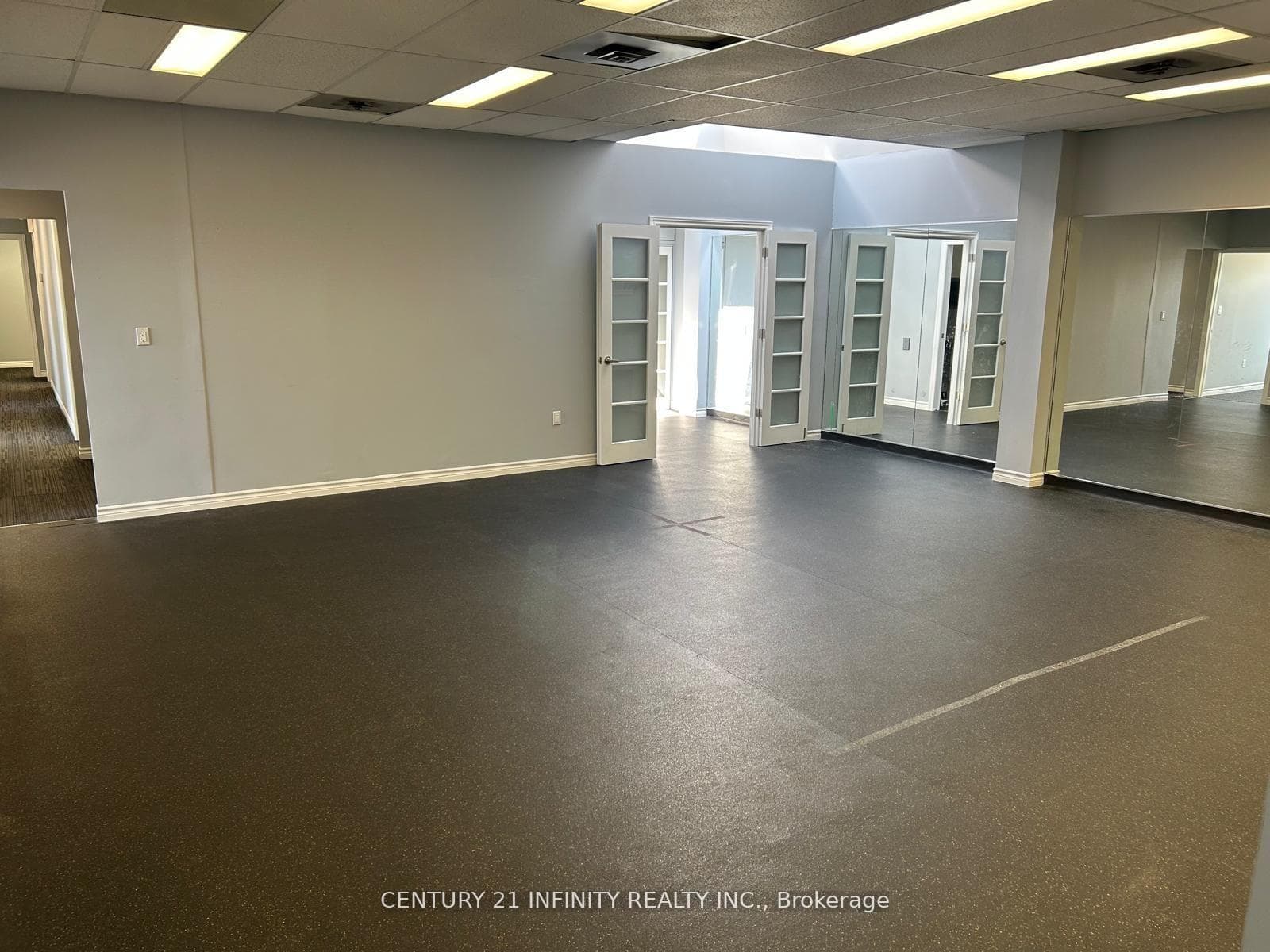 323 Kerr Street Unit 209, Oakville, ON L6K 3B6 - Photo 1