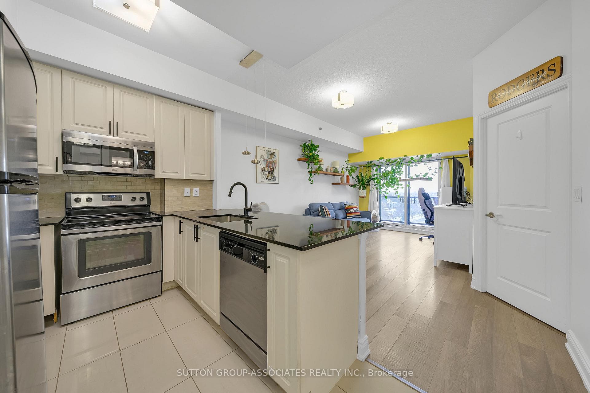 760 Sheppard Avenue Unit 802, North York (Bathurst Manor / Clanton Park), ON M3H 0B3 - Photo 1