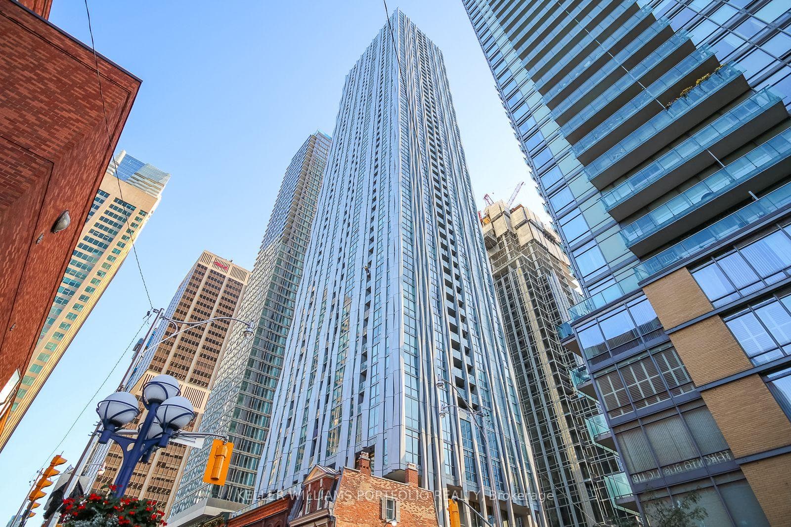 1 Yorkville Avenue Unit 4811, Annex / Yorkville / Summerhill, ON M4W 0B1 - Photo 1