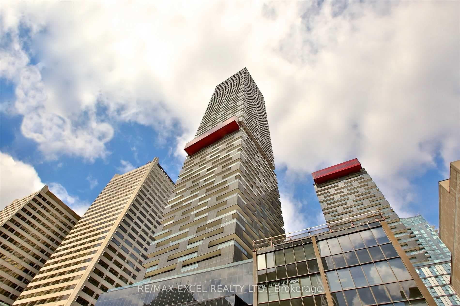 8 Eglinton Avenue Unit 2407, Leaside / Davisville, ON M4P 0C1 - Photo 1