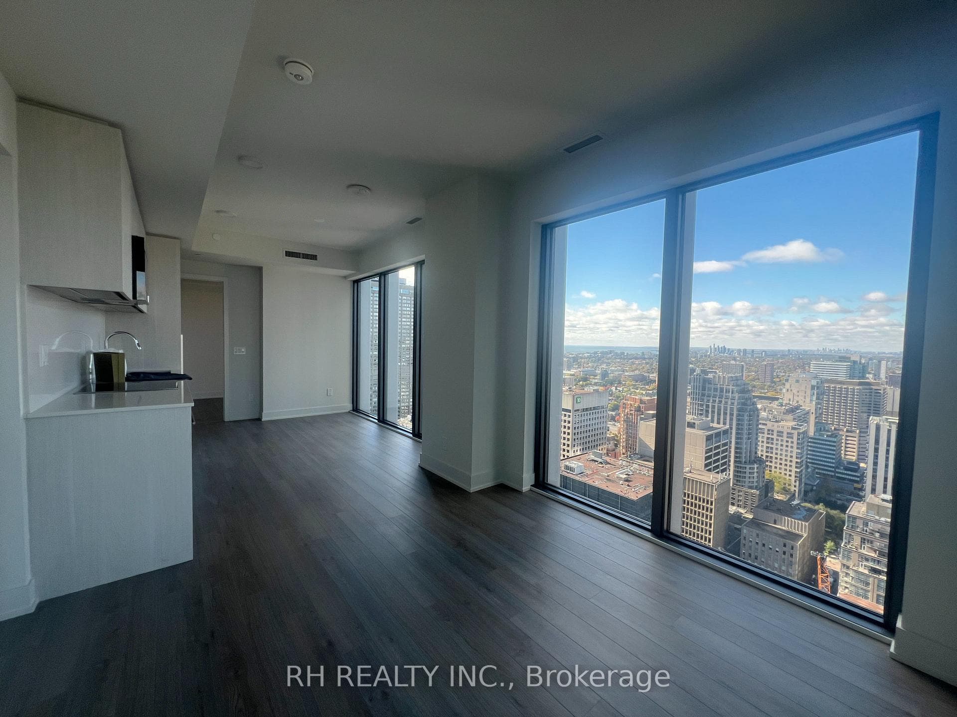 8 Cumberland Street Unit 3702, Annex / Yorkville / Summerhill, ON M4W 0B6 - Photo 1