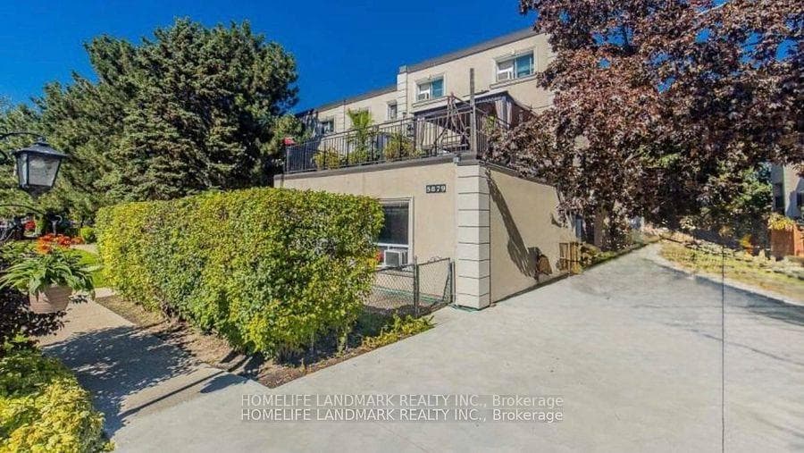 5879 Bathurst Street Unit 213, Thornhill / Willowdale, ON M2R 1Y7 - Photo 1