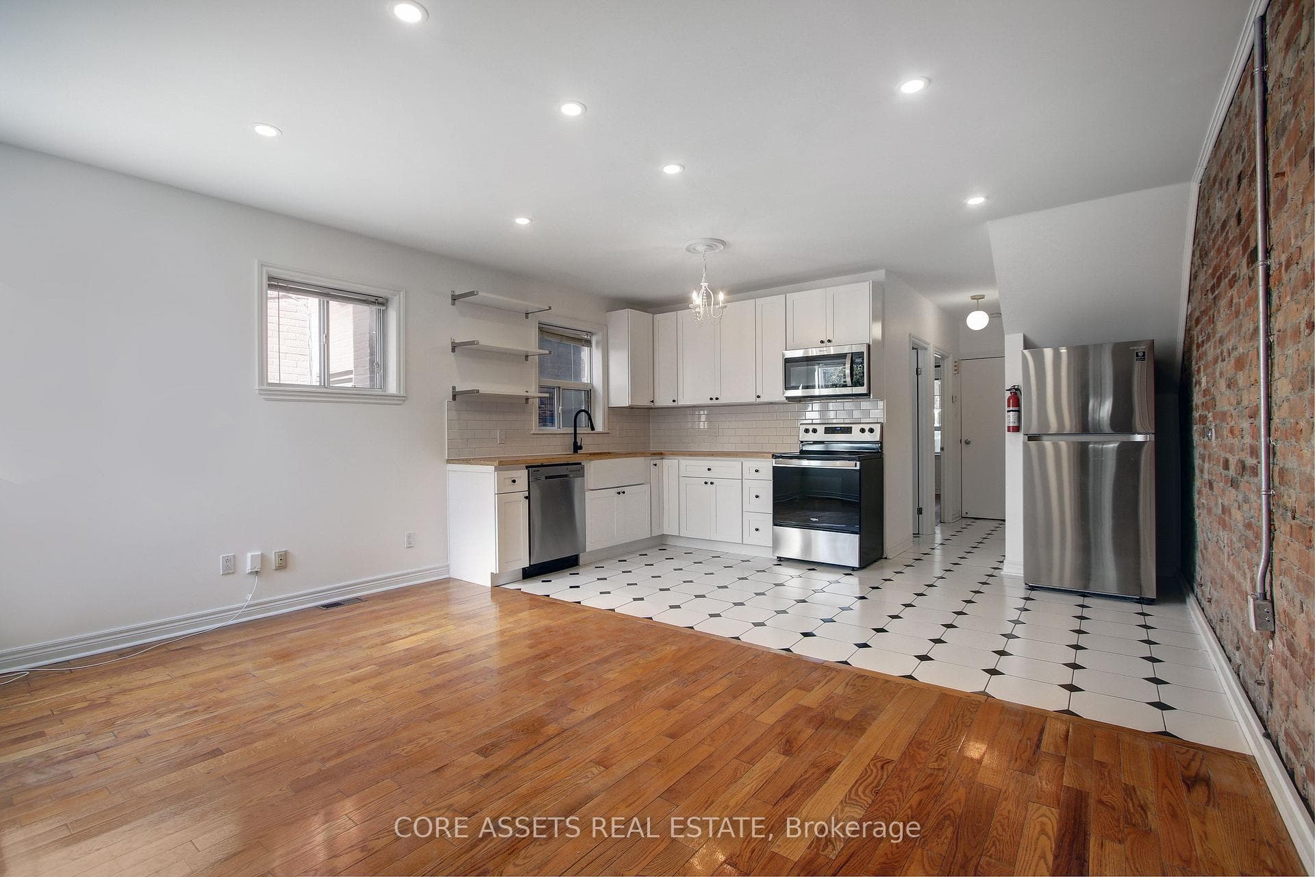 58 Beaconsfield Avenue Unit Main, Toronto C01