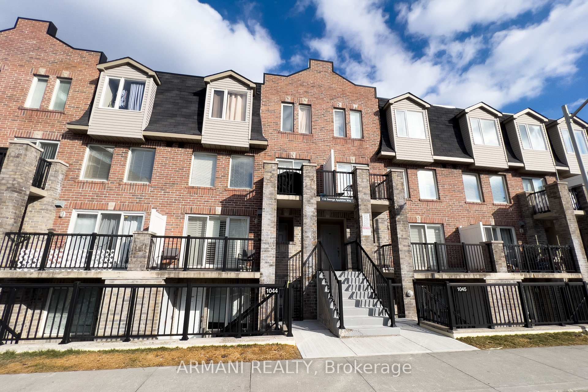 Well Kept Condo Townhouse