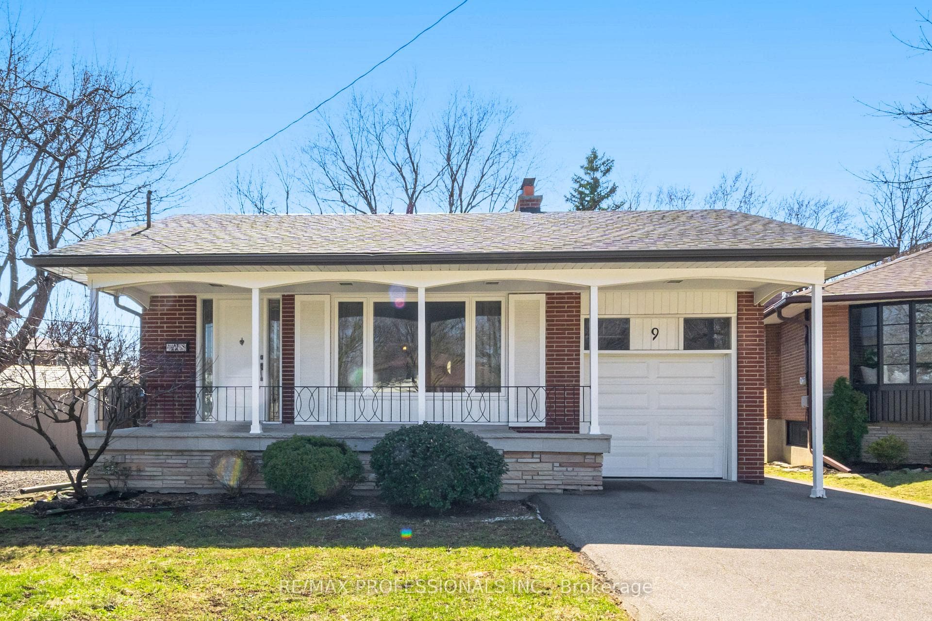 9 Halbadier Place, Etobicoke (Islington / Rexdale), ON M9B 2H4 - Photo 1