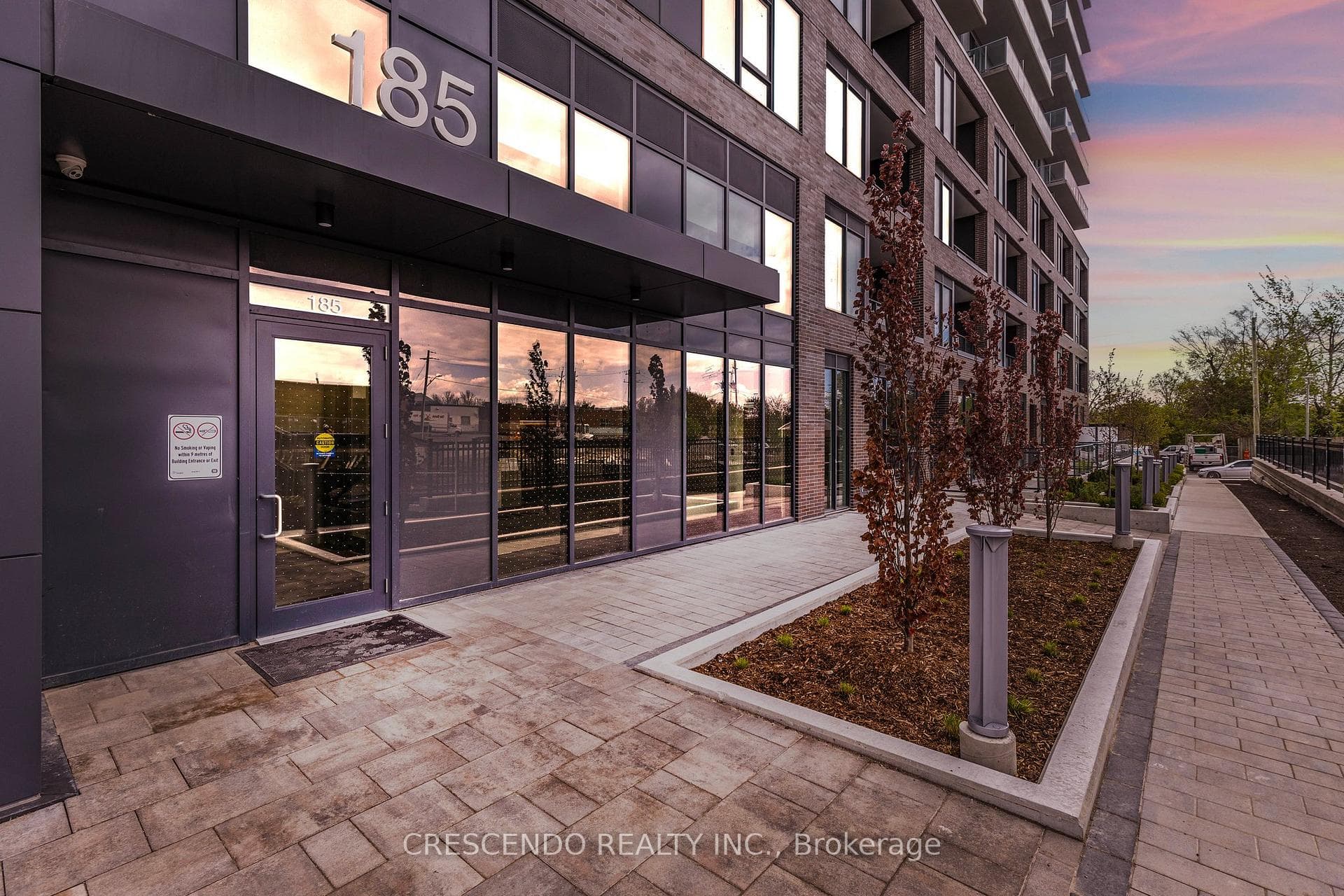 185 Deerfield Road Unit 409, Newmarket, ON L3Y 0G7 - Photo 1