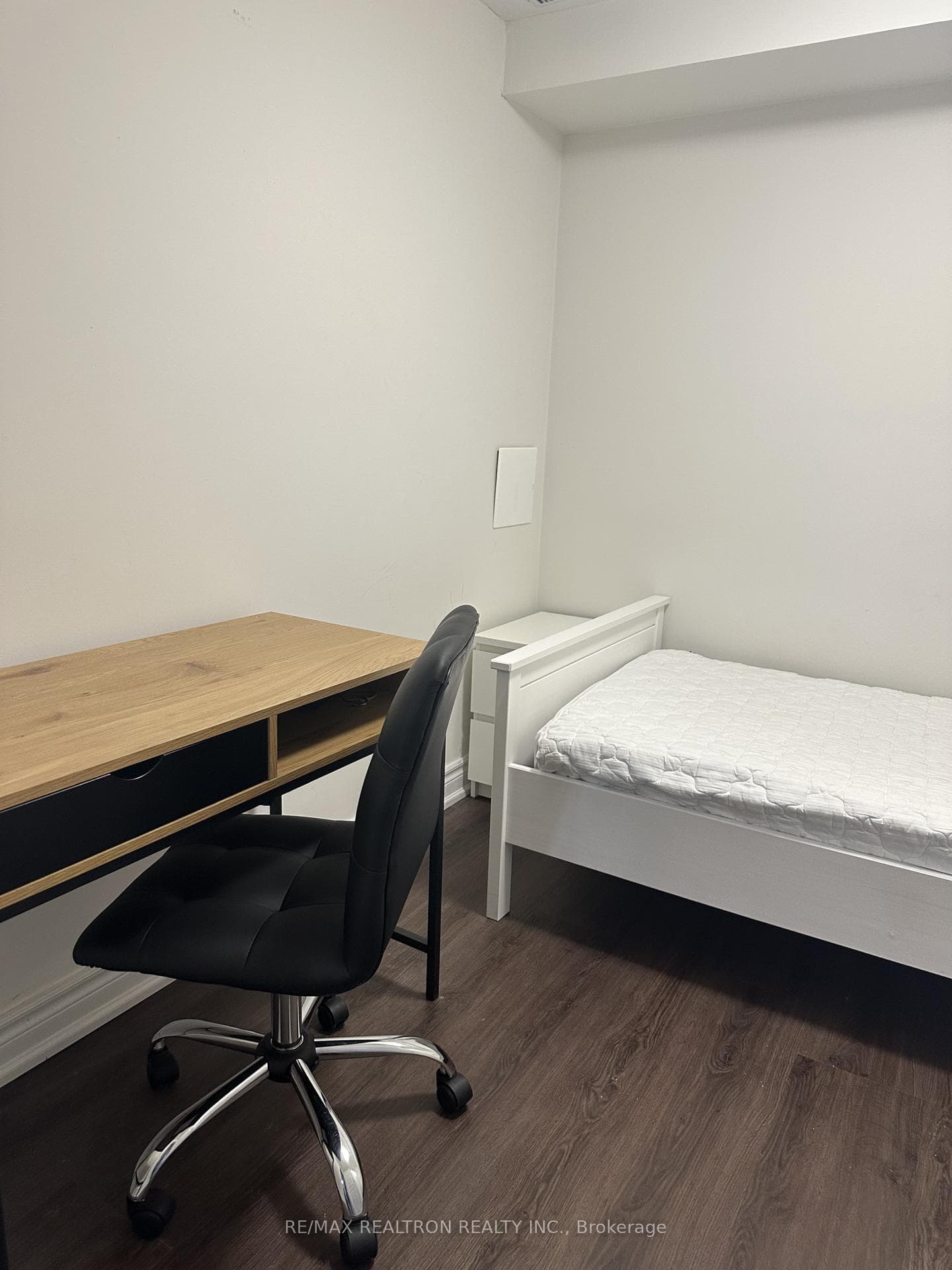 4 Magnum Way Unit Room, Rouge / Port Union / Malvern, ON M1C 5C3 - Photo 1
