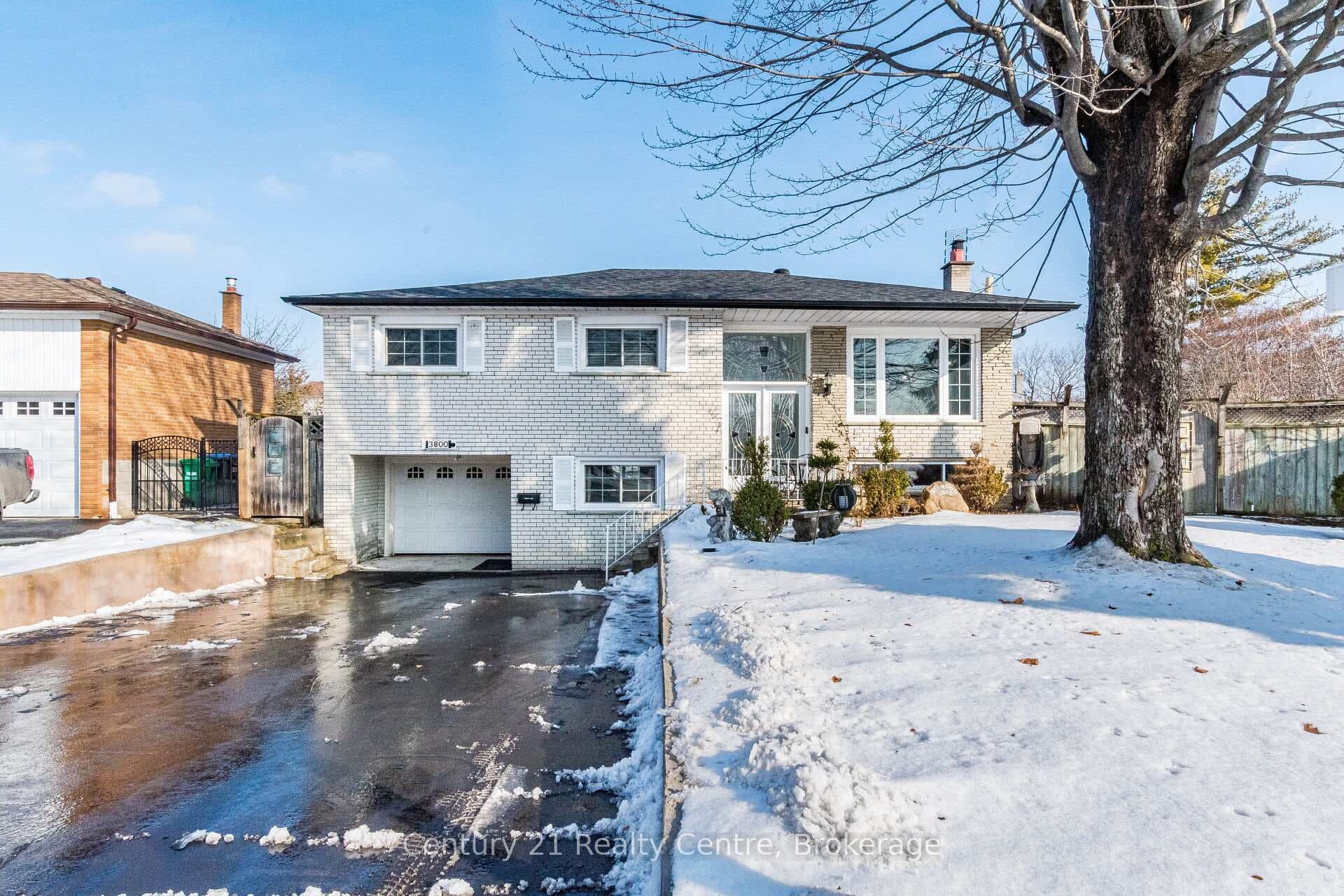 3800 Wyewood Road, Mississauga, ON L4T 2A2 - Photo 1
