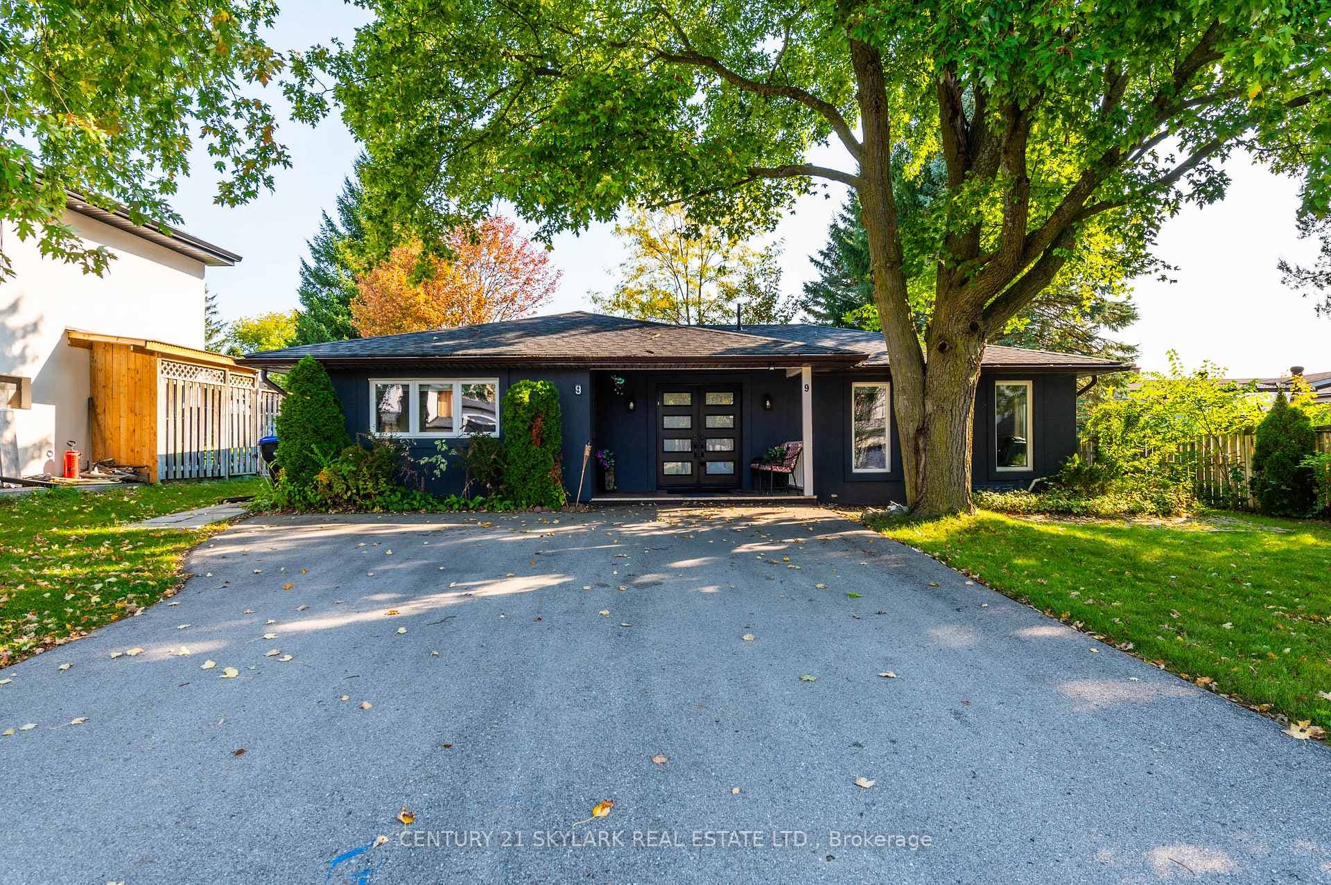 9 Cook Avenue, Innisfil, ON L0L 1L0 - Photo 1