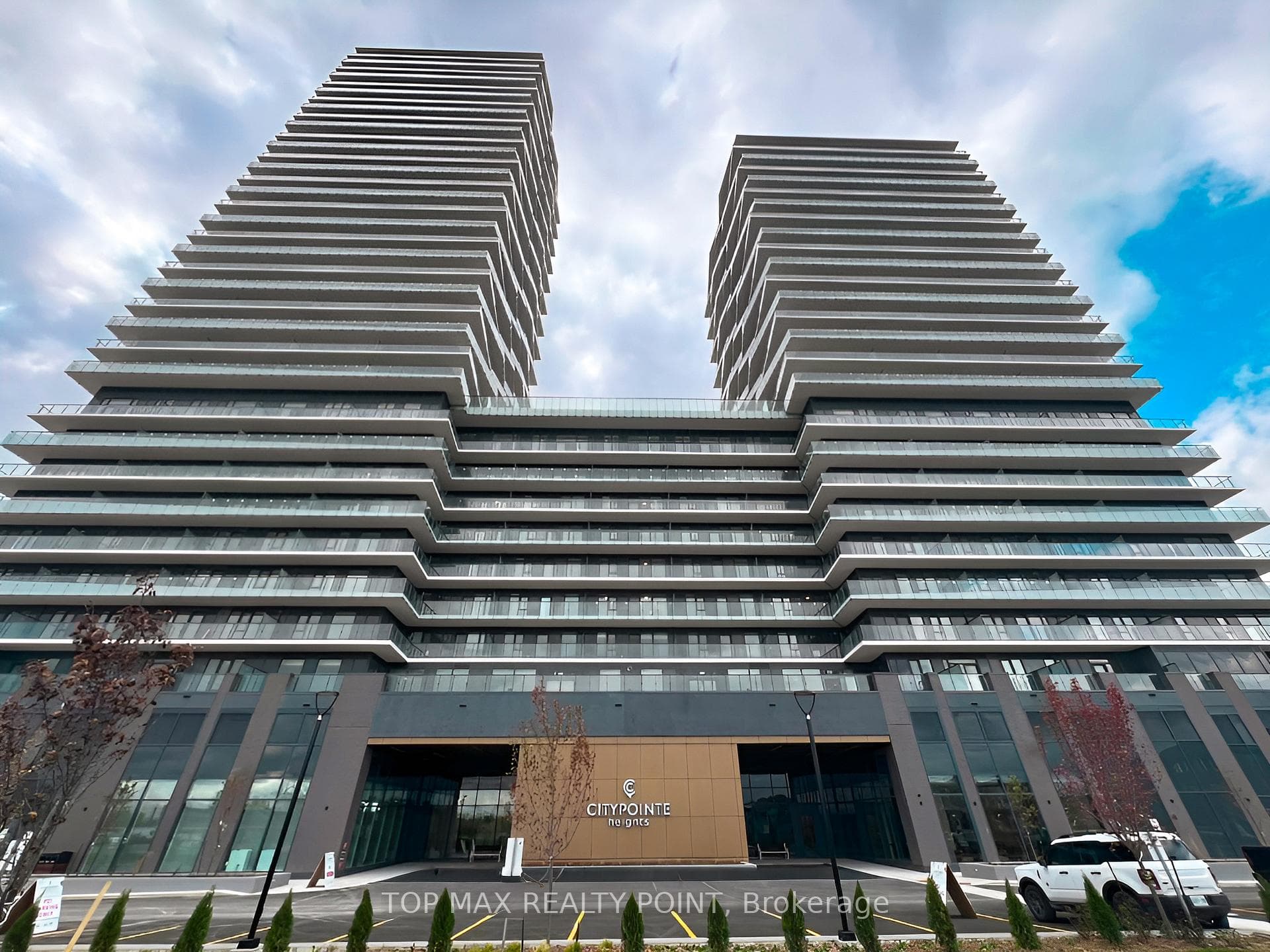 15 Skyridge Drive Unit 408, Brampton, ON L6P 4S3 - Photo 1