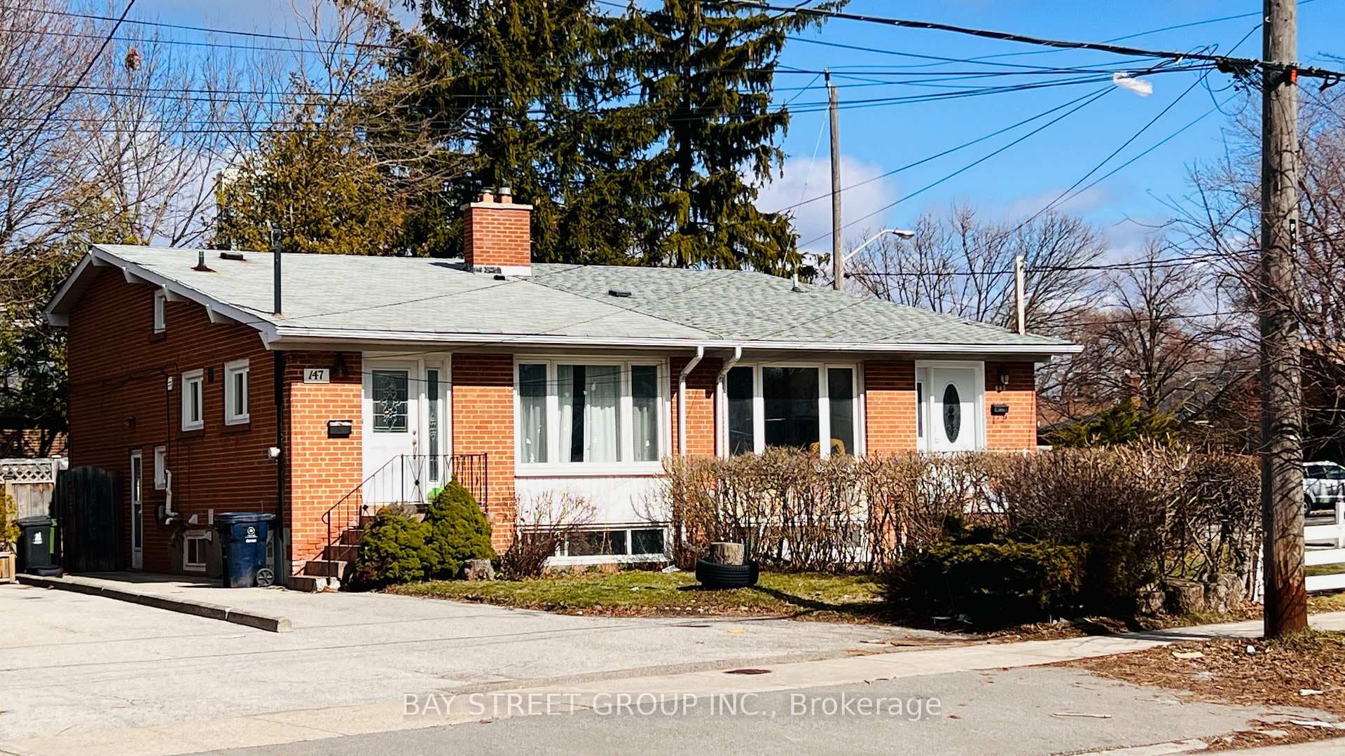 147 Roywood Drive Unit Main, Don Mills / Parkwoods / Victoria Village, ON M3A 2E3 - Photo 1