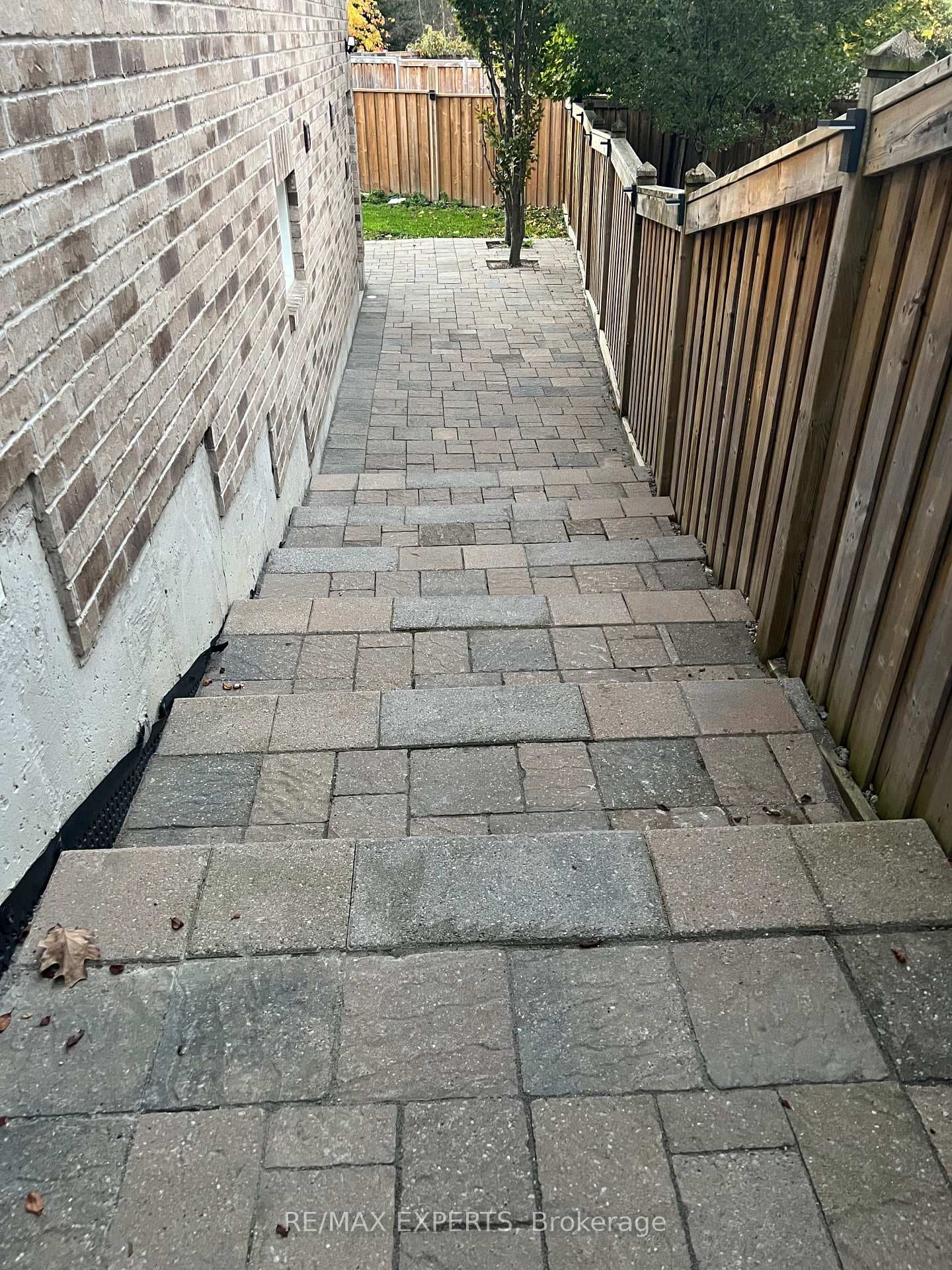814 Wingarden Crescent Unit Bsmt, Pickering, ON L1V 0C2 - Photo 1