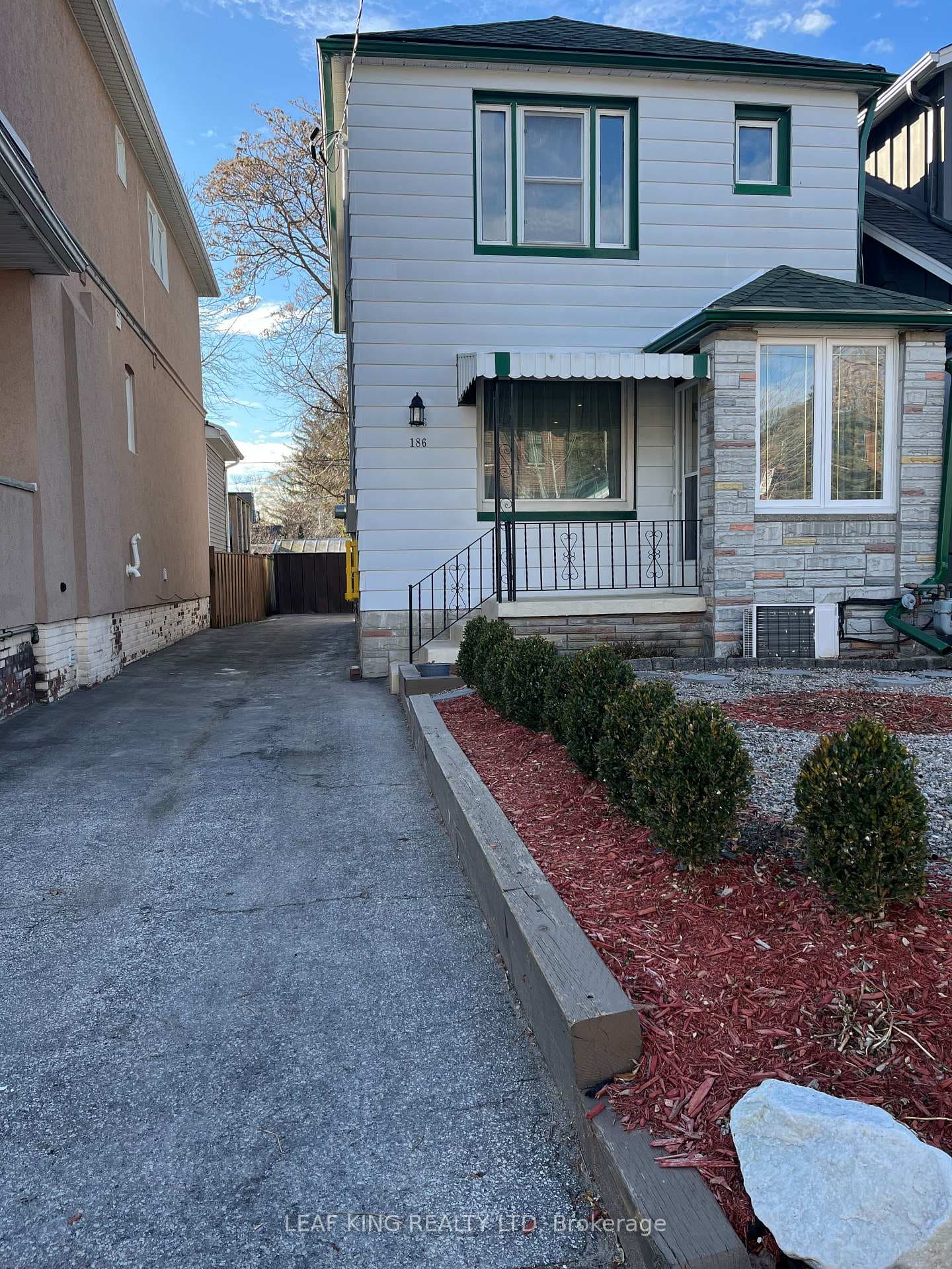 186 Woodmount Avenue Unit Lower, Danforth / East York, ON M4C 3Z4 - Photo 1