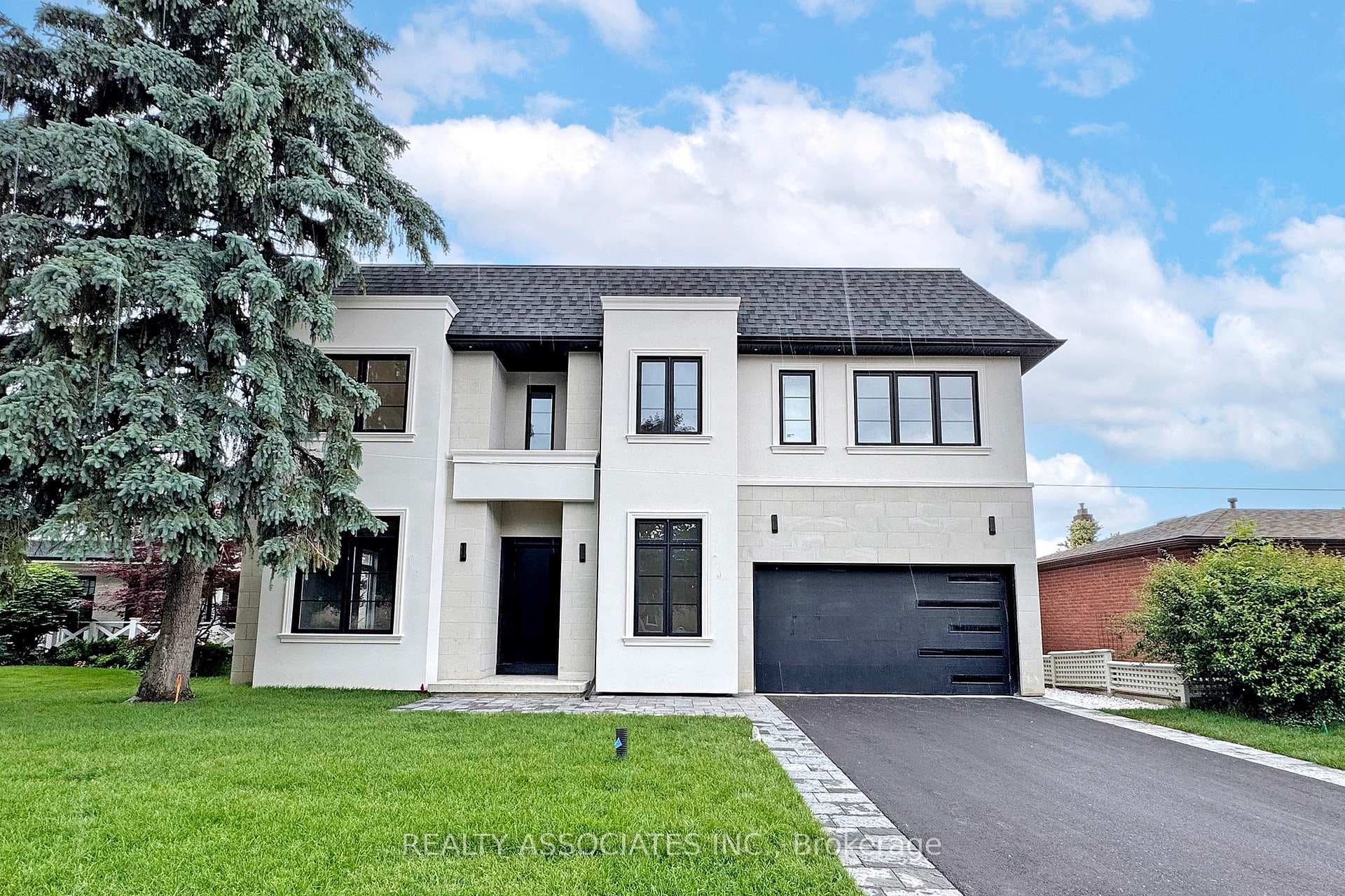 32 Cossar Avenue, Aurora, ON L4G 3N8 - Photo 1