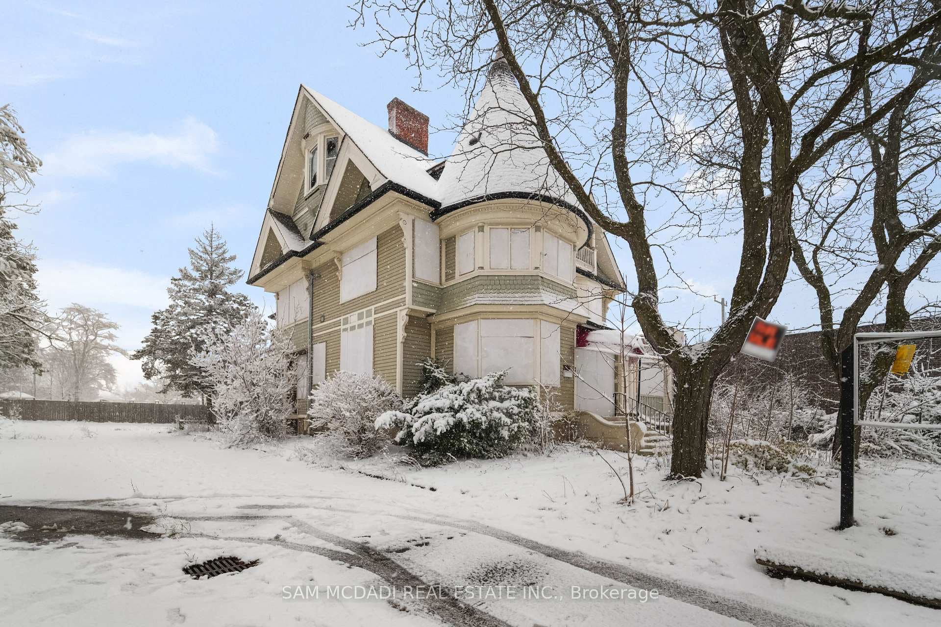 24 Burgar Street, Welland, ON L3B 2S7 - Photo 1
