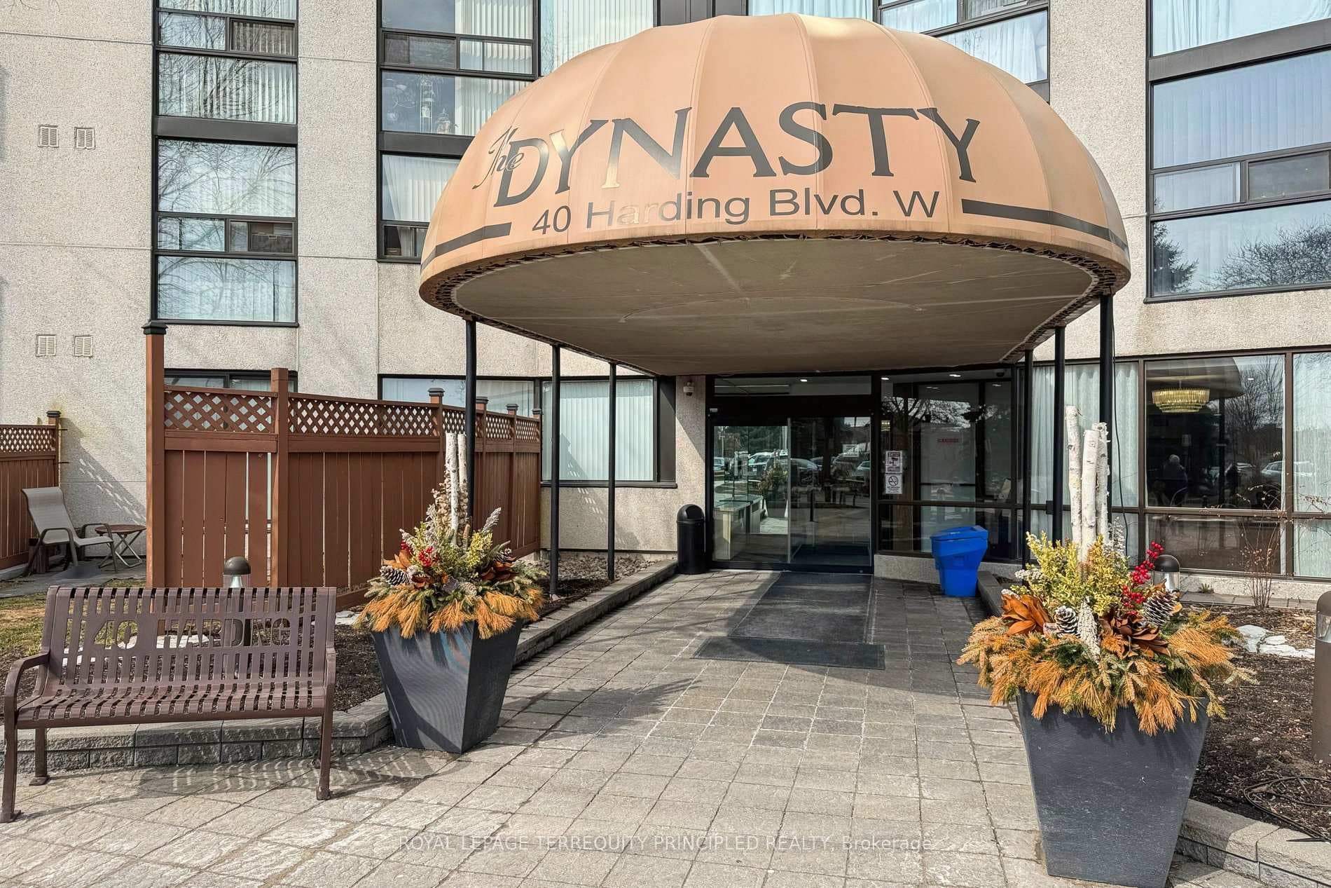 40 Harding Boulevard Unit 1001, Richmond Hill, ON L4C 9S5 - Photo 1