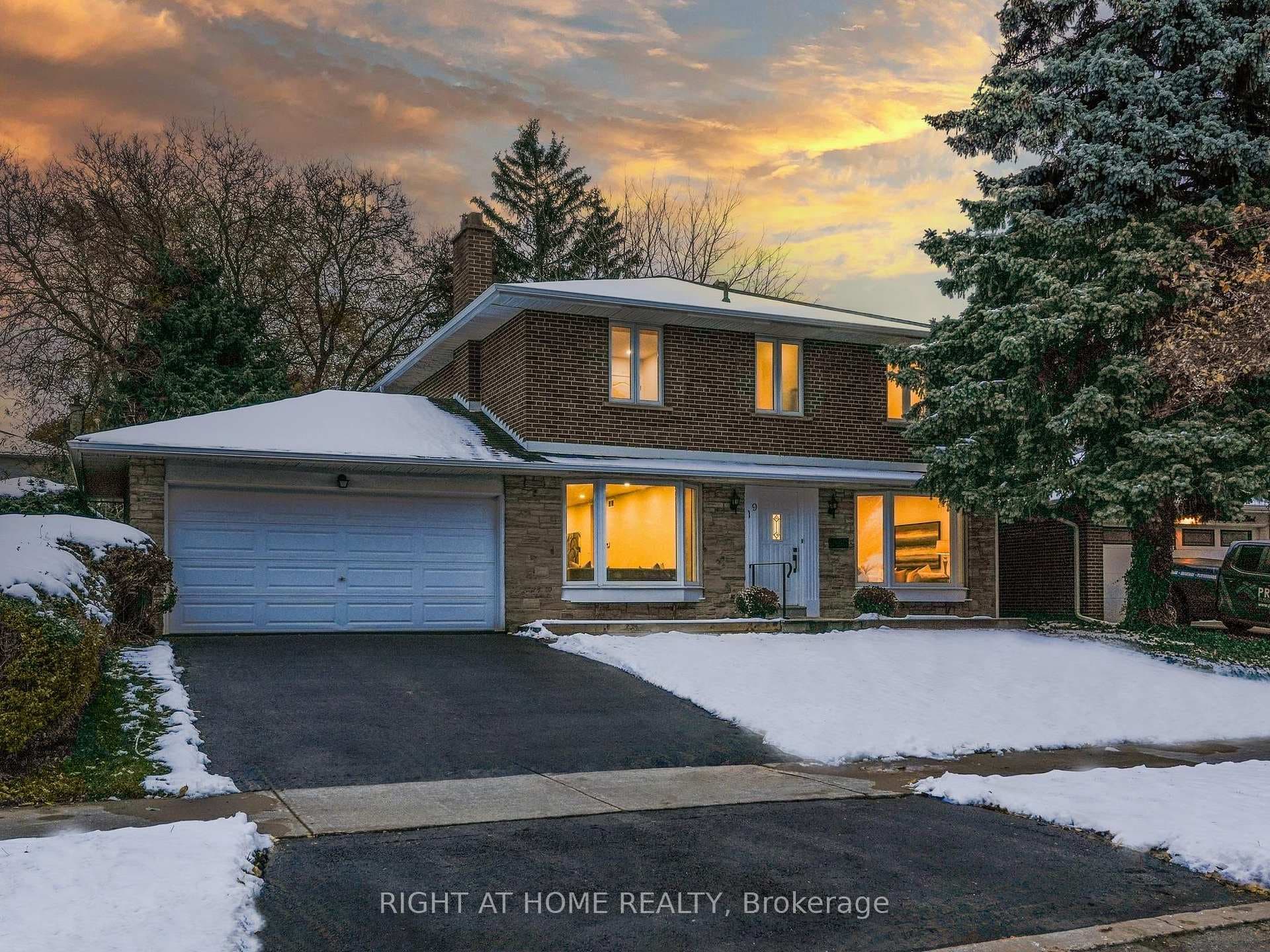 19 shaughnessy Boulevard, Hillcrest Village / Bayview Village, ON M2J 1H4 - Photo 1
