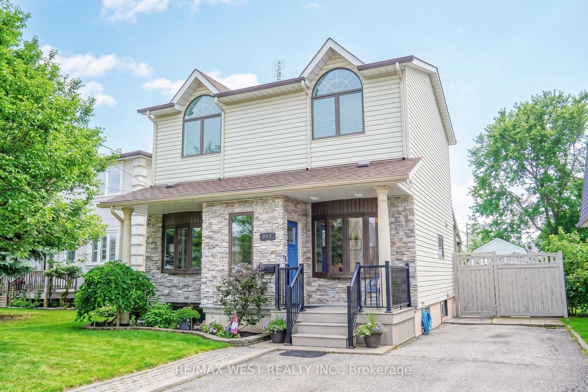 892 Sixth Street, Mississauga, ON L5E 1N6 - Photo 1