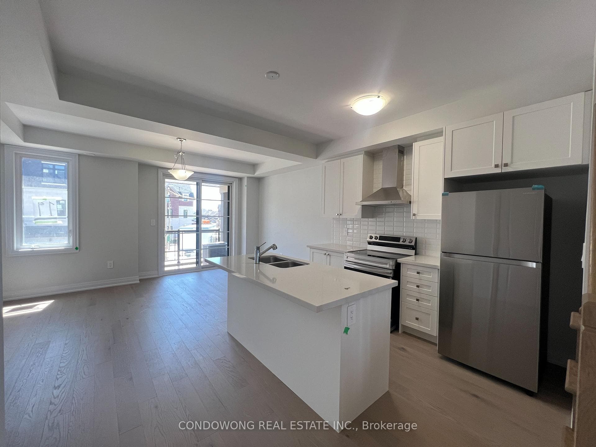 5951 Saigon Street, Mississauga, ON L5V 0E9 - Photo 1