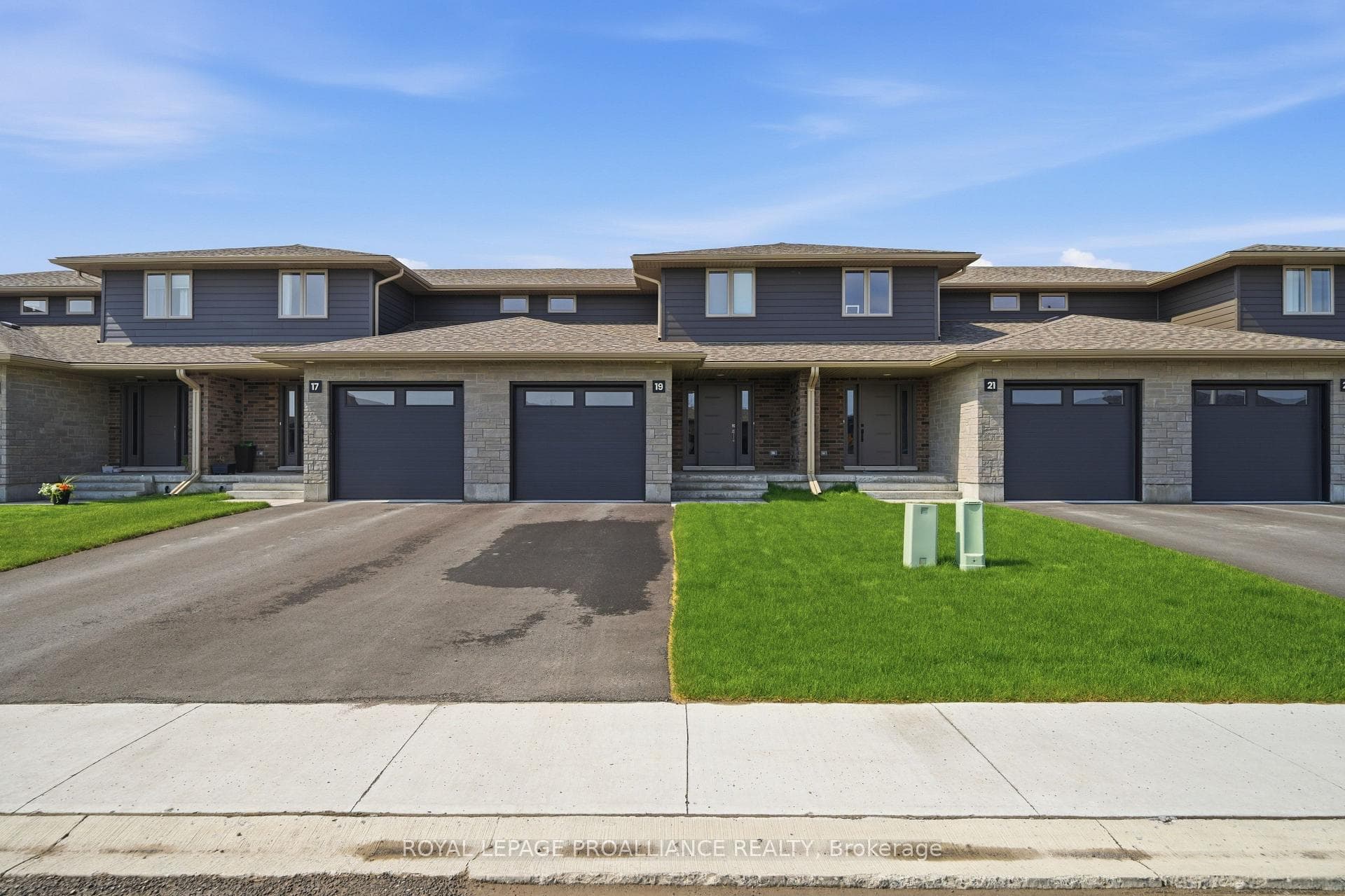 19 Parkland Circle, Quinte West, ON K8V 0R3 - Photo 1