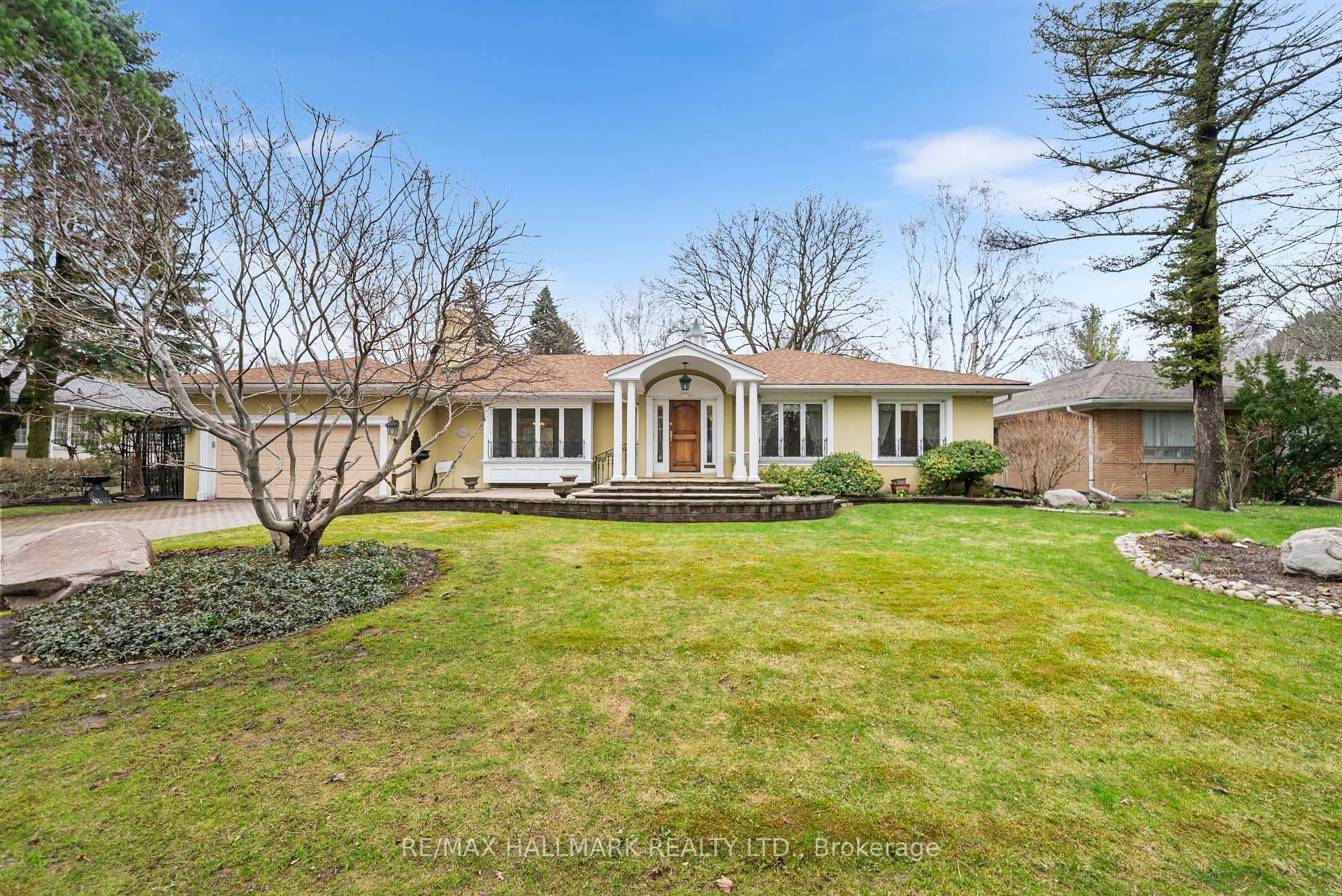 154 Valley Road, Bridle Path / York Mills / Hoggs Hollow, ON M2L 1G4 - Photo 1