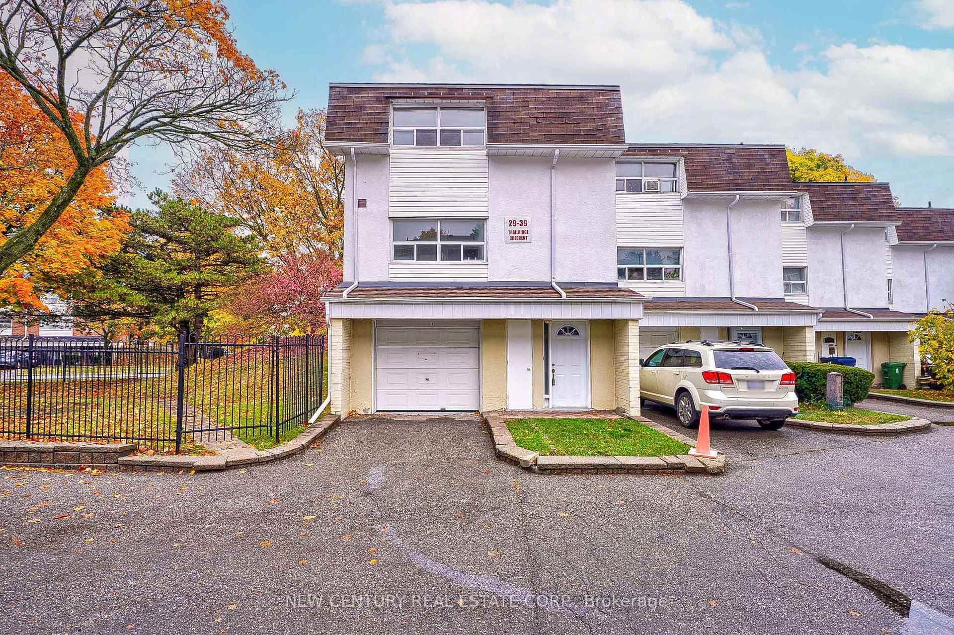 39 Trailridge Crescent Unit 1, Scarborough (West Hill / Highland Creek), ON M1E 4C4 - Photo 1