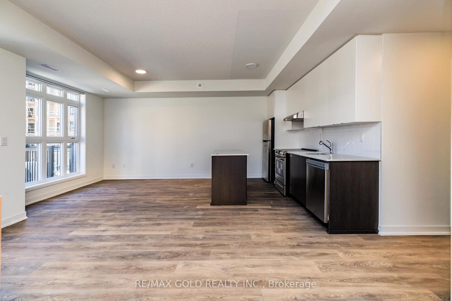 140 Canon Jackson Drive Unit 210, York / Weston, ON M6M 0B9 - Photo 1
