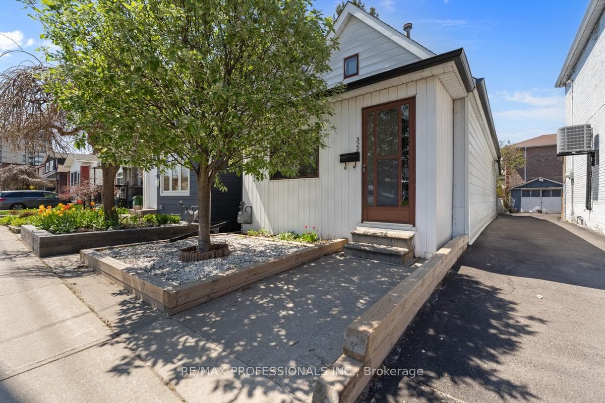 328 Donlands Avenue, Danforth / East York, ON M4J 3R9 - Photo 1