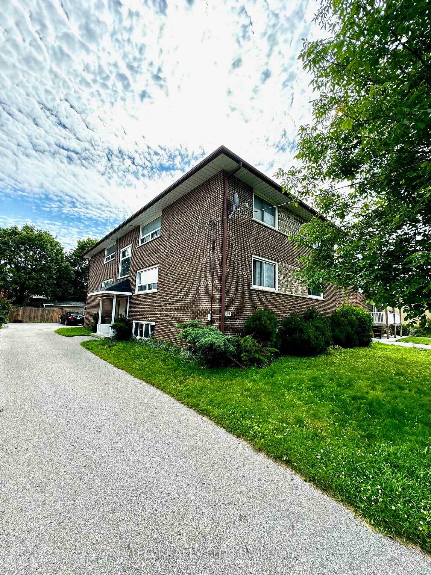 219 Montrave Avenue Unit 4, Oshawa, ON L1J 4R9 - Photo 1