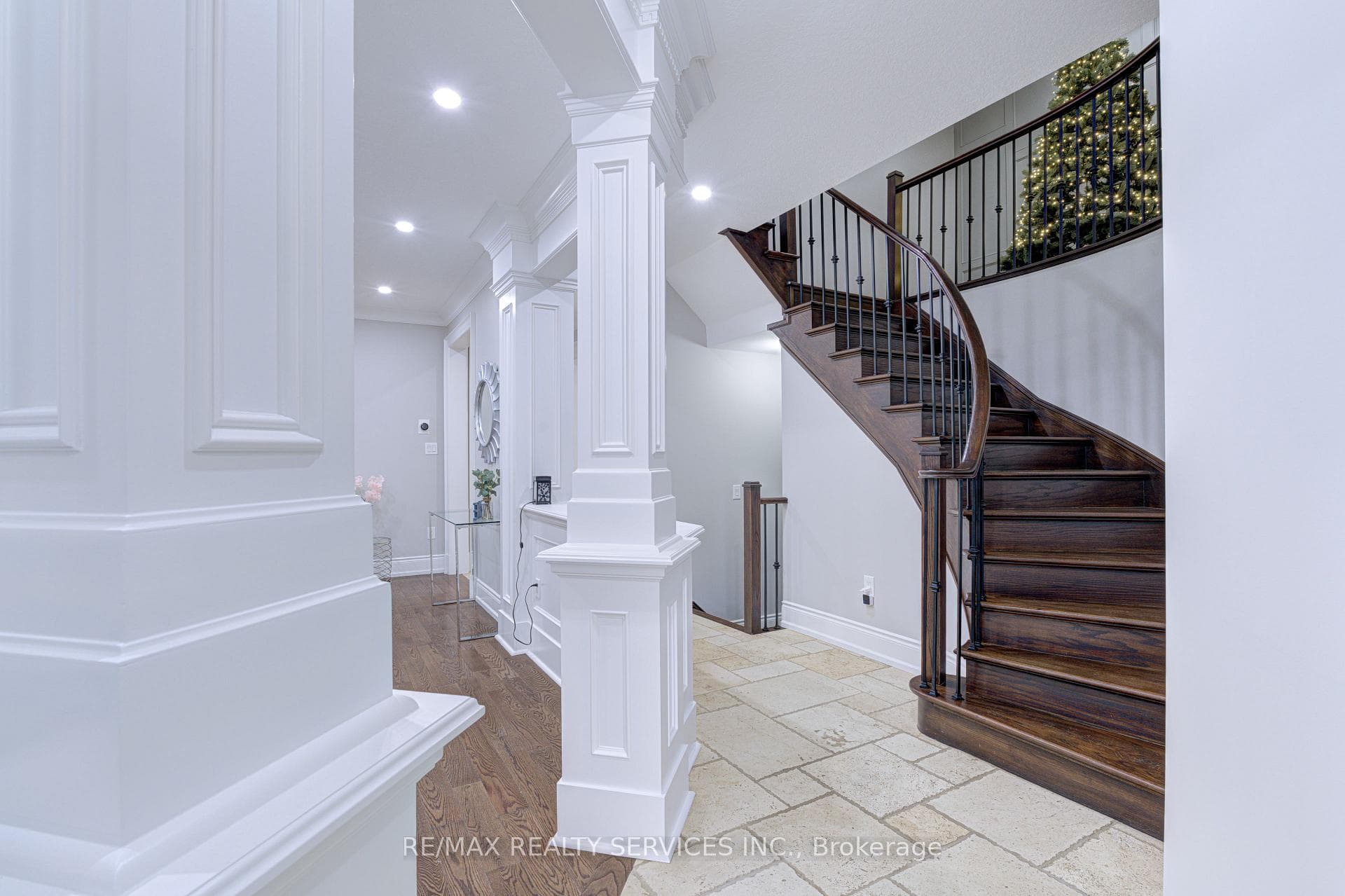 16 Fallgate Drive, Brampton, ON L6X 0R5 - Photo 1