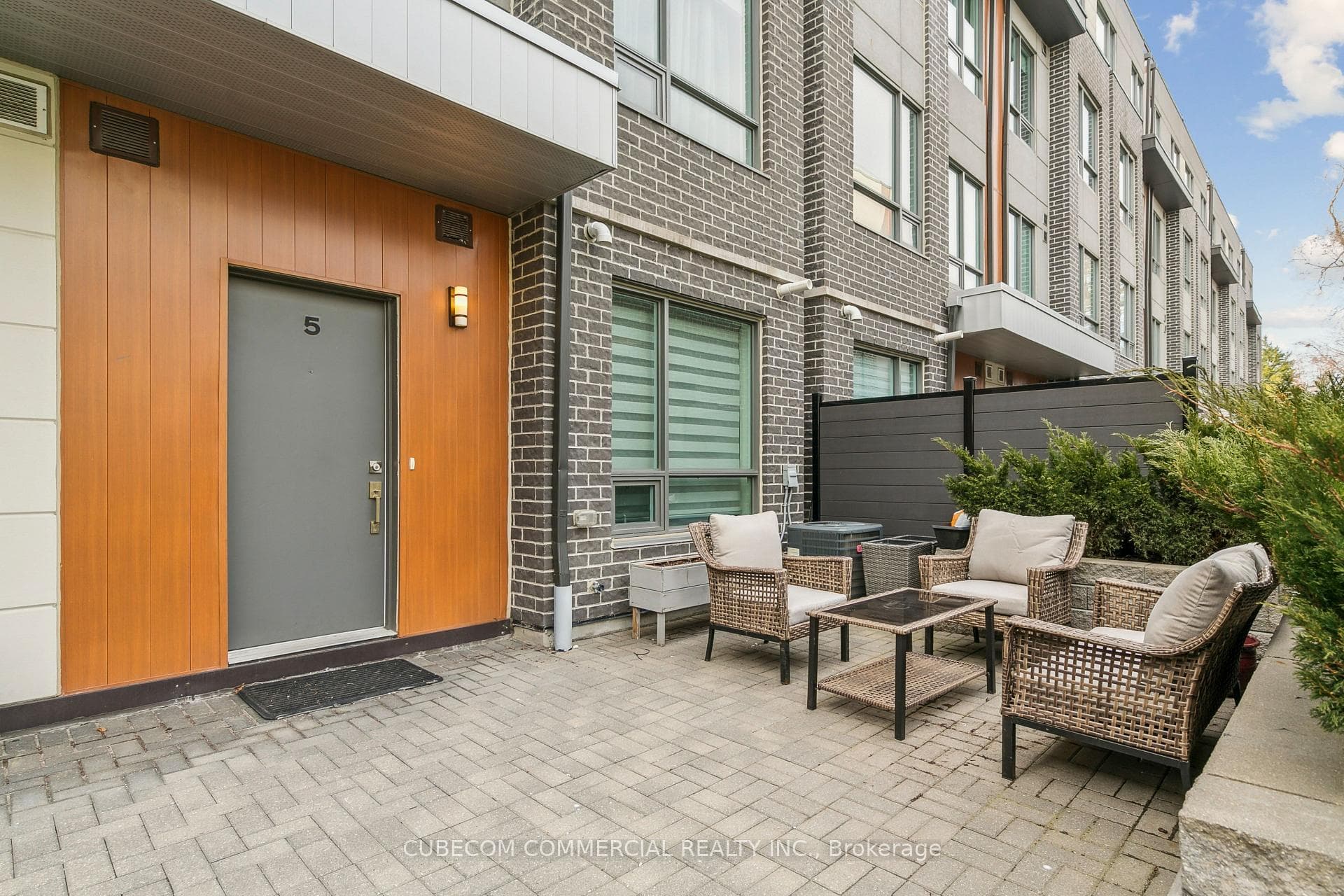 650 Atwater Avenue Unit 5, Mississauga, ON L5G 0B6 - Photo 1