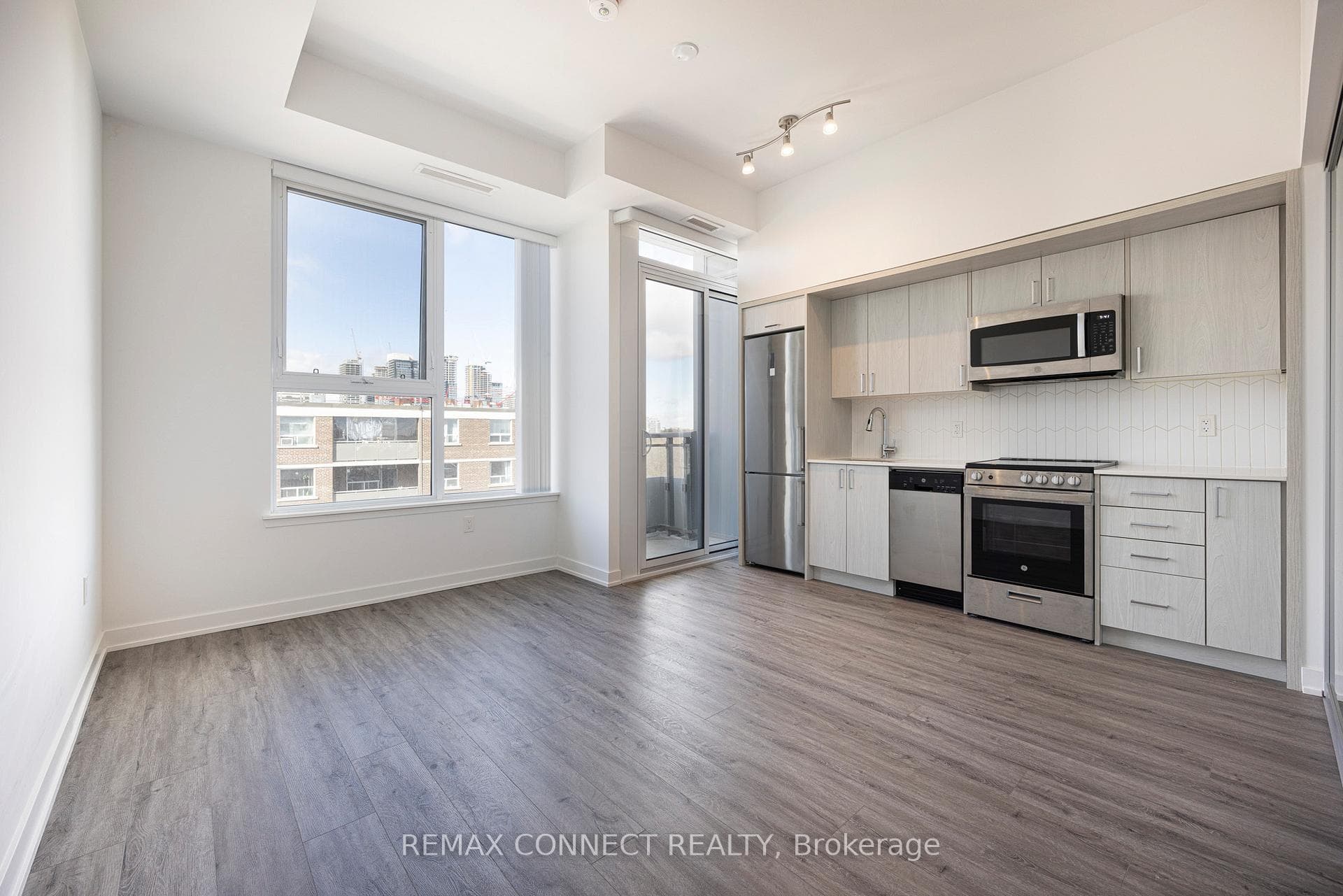 1 Cardiff Road Unit 708, Leaside / Davisville, ON M4P 0G2 - Photo 1