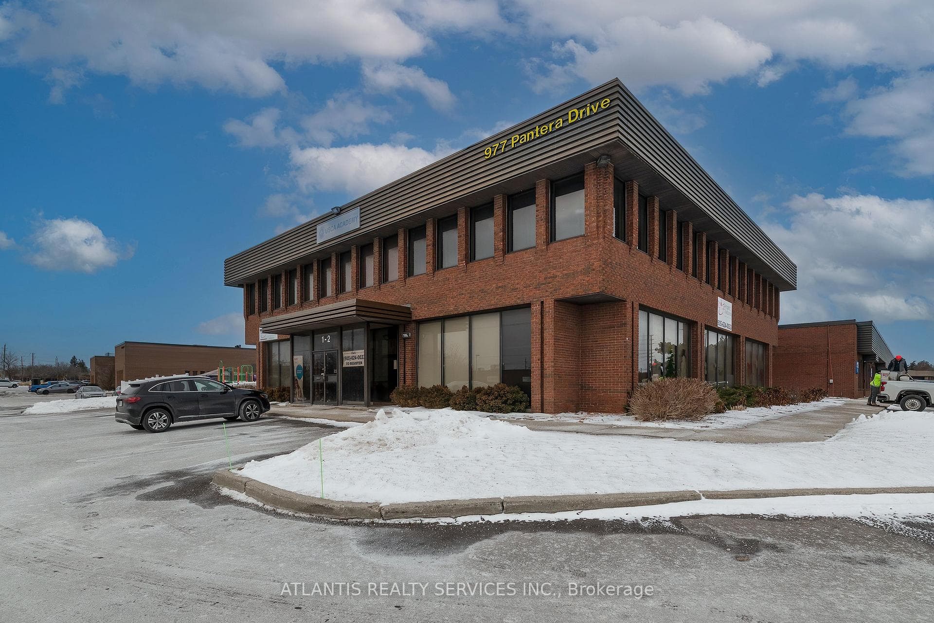 977 Pantera Drive Unit 6, Mississauga, ON L4W 2W6 - Photo 1