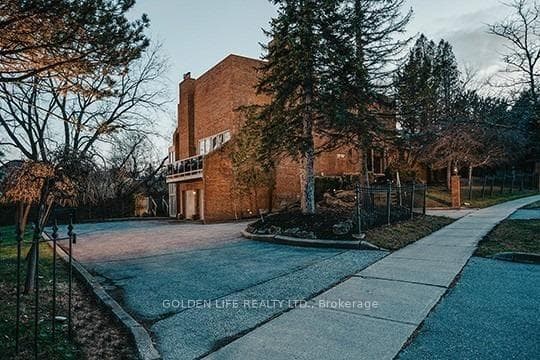 1 Garnier Court, Toronto C15