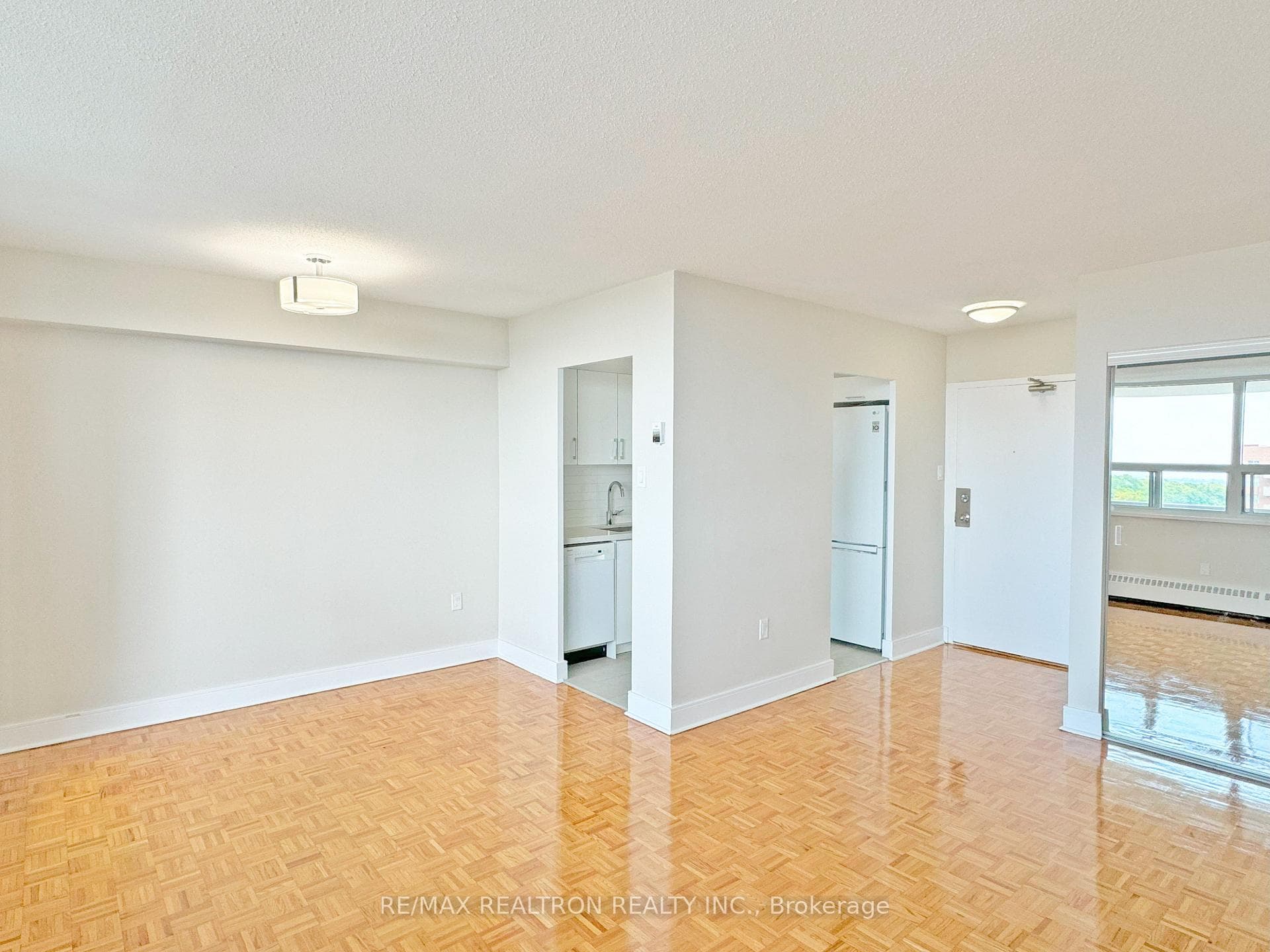 1500 Bathurst Street Unit 1009, Forest Hill / Deer Park, ON M5P 3L3 - Photo 1