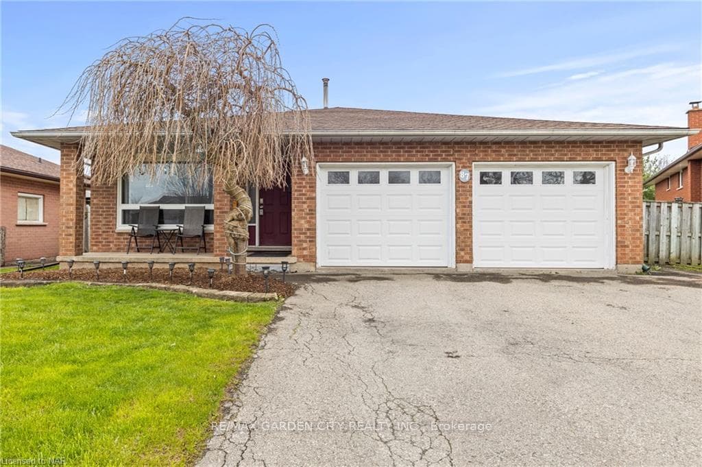 87 College Park Drive, Welland, ON L3C 6Z7 - Photo 1