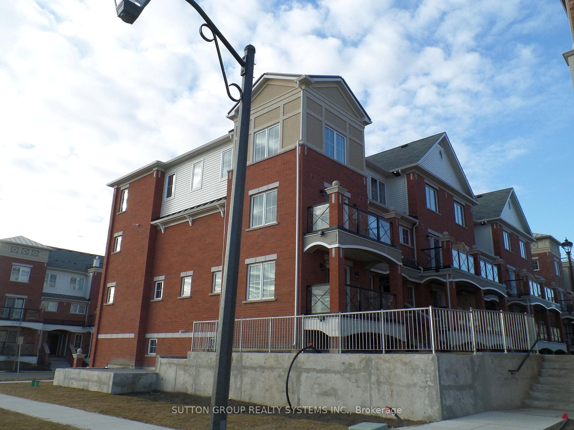 2472 Post Road Unit 8, Oakville, ON L6H 0K1 - Photo 1