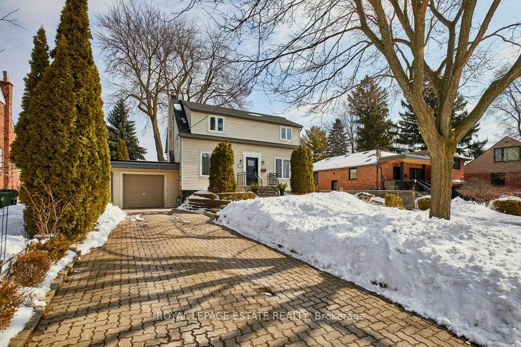 15 Squires Avenue, Danforth / East York, ON M4B 2R2 - Photo 1