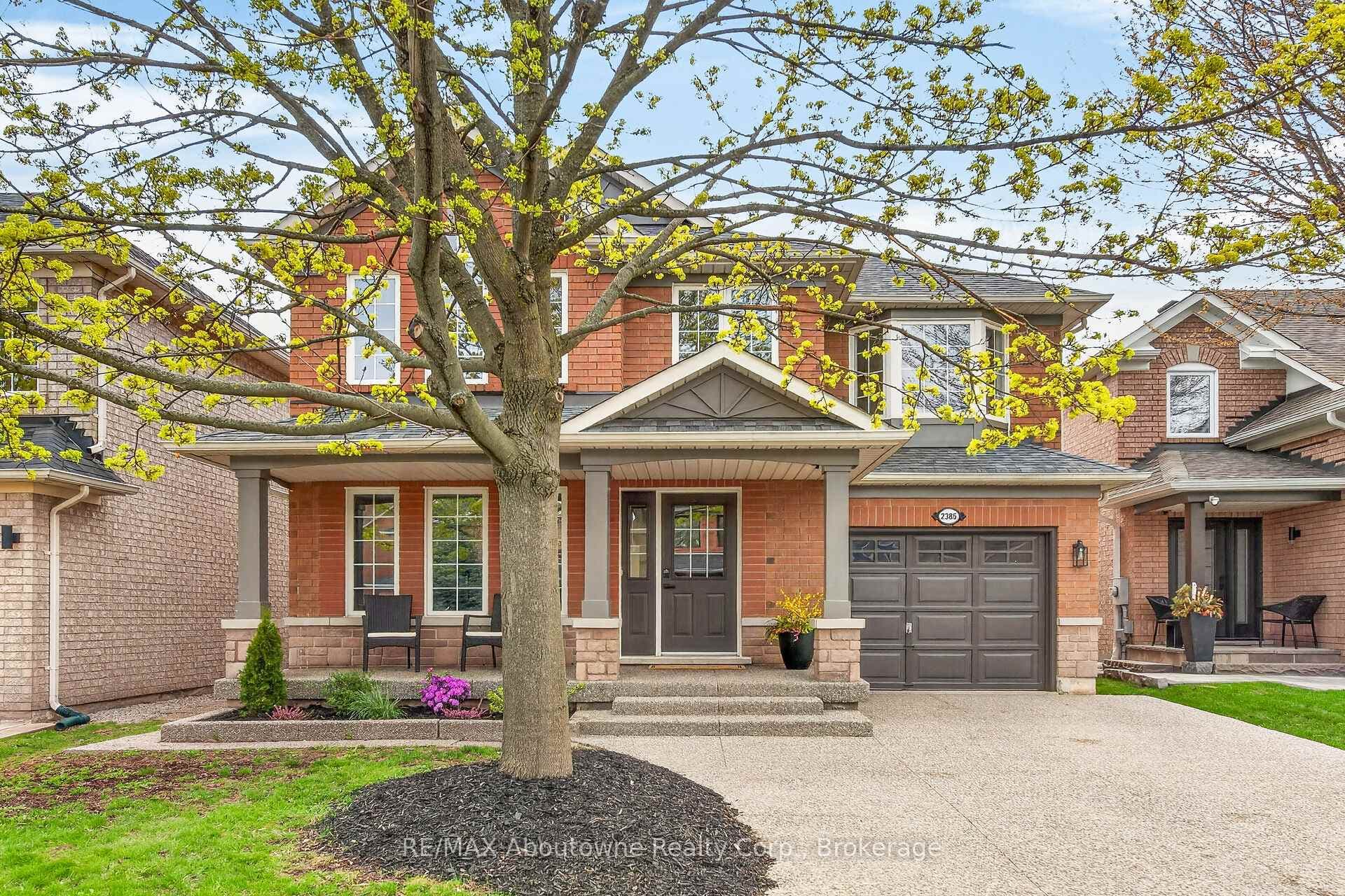 2385 Guildstone Crescent, Oakville