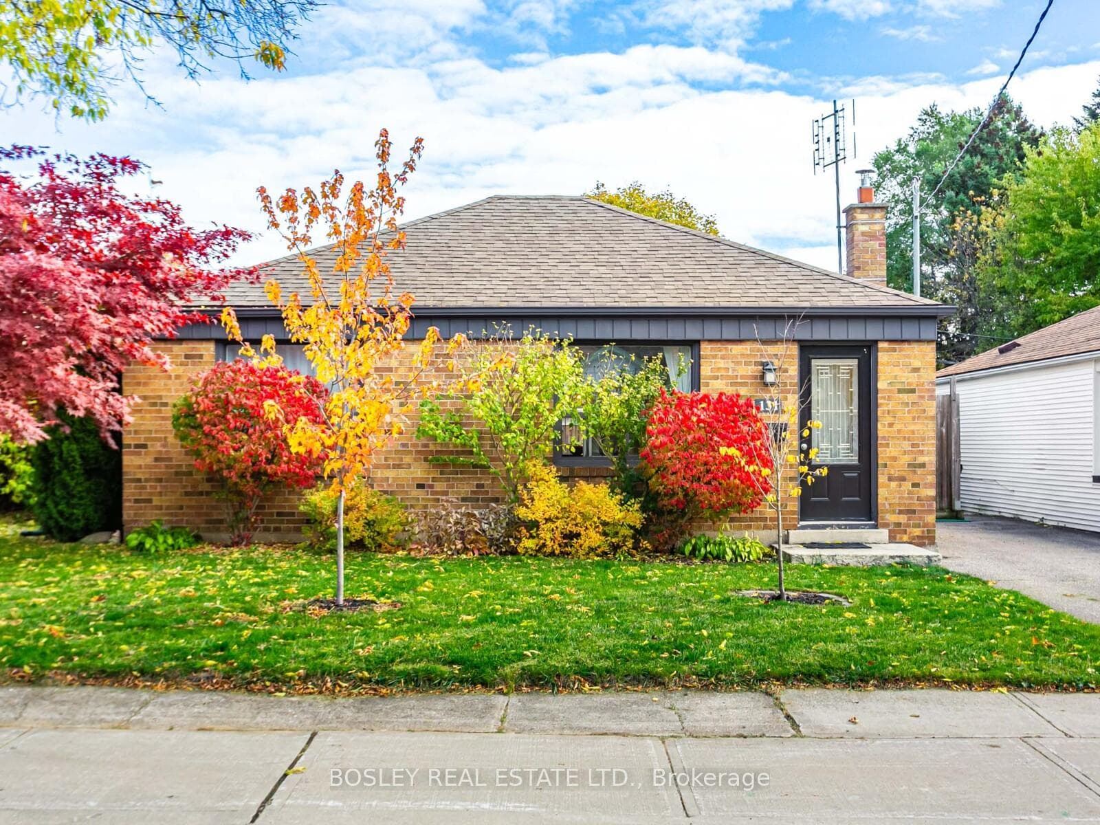 131 Meighen Avenue, Danforth / East York, ON M4B 2H8 - Photo 1