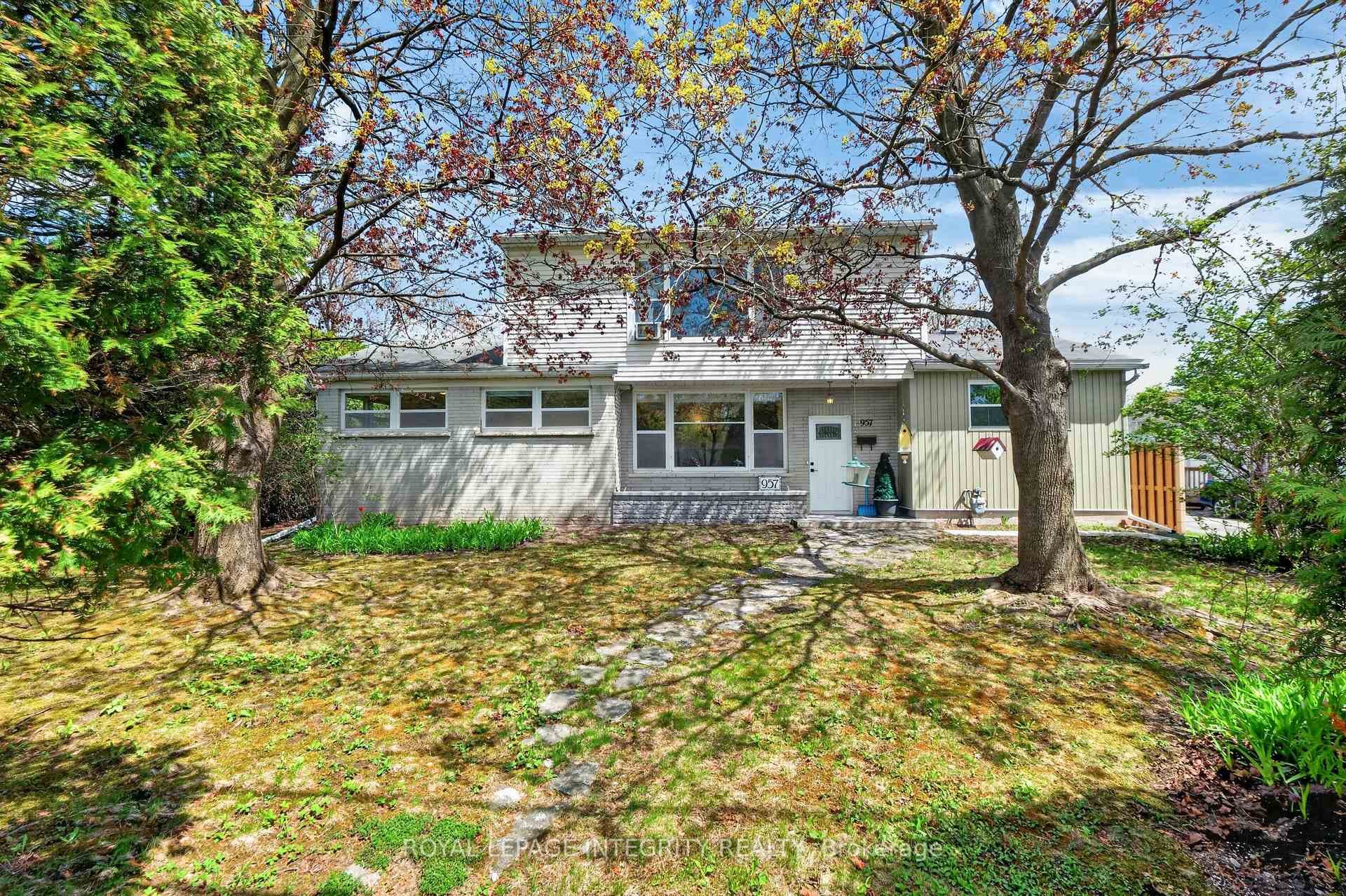 957 Blair Road, Beacon Hill North - South and Area, ON K1J 7M9 - Photo 1