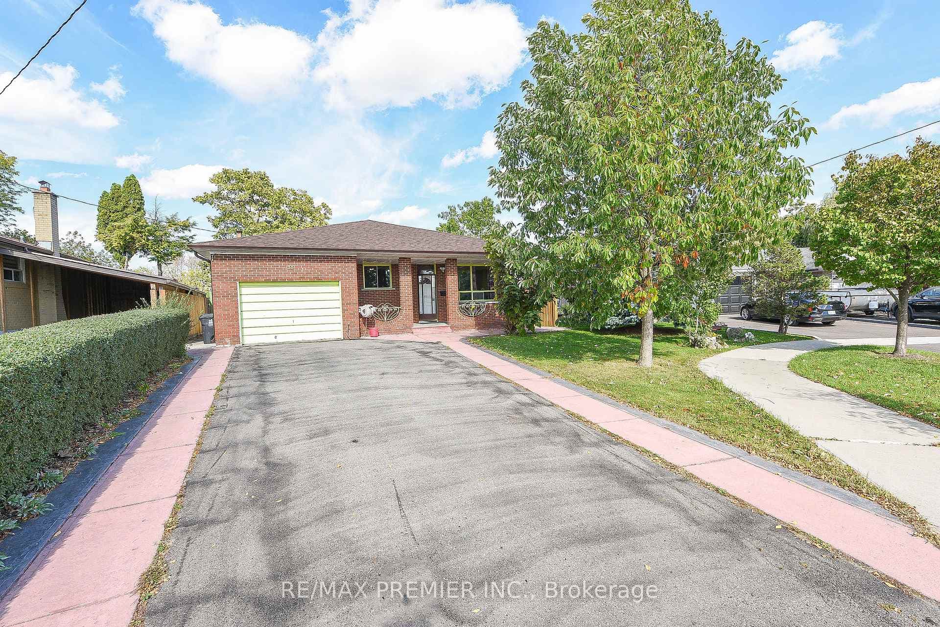 35 Taysham Crescent, Etobicoke (West Mall / Rexdale), ON M9V 1X1 - Photo 1