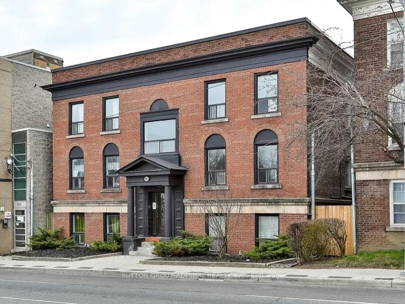 915 St Clair Avenue Unit 18, Annex / Yorkville / Summerhill, ON M6C 1C7 - Photo 1