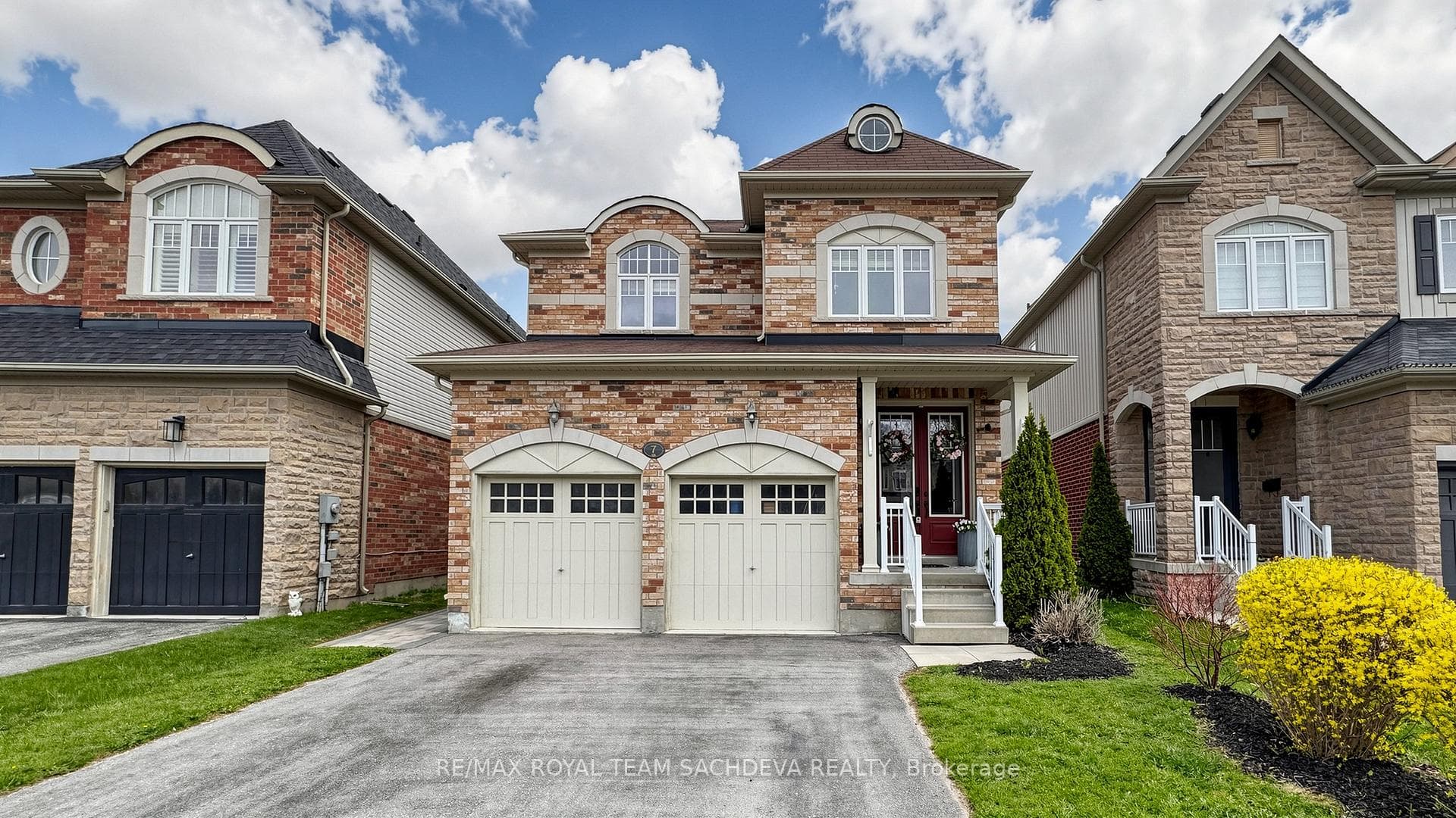 7 Woolacott Lane, Clarington