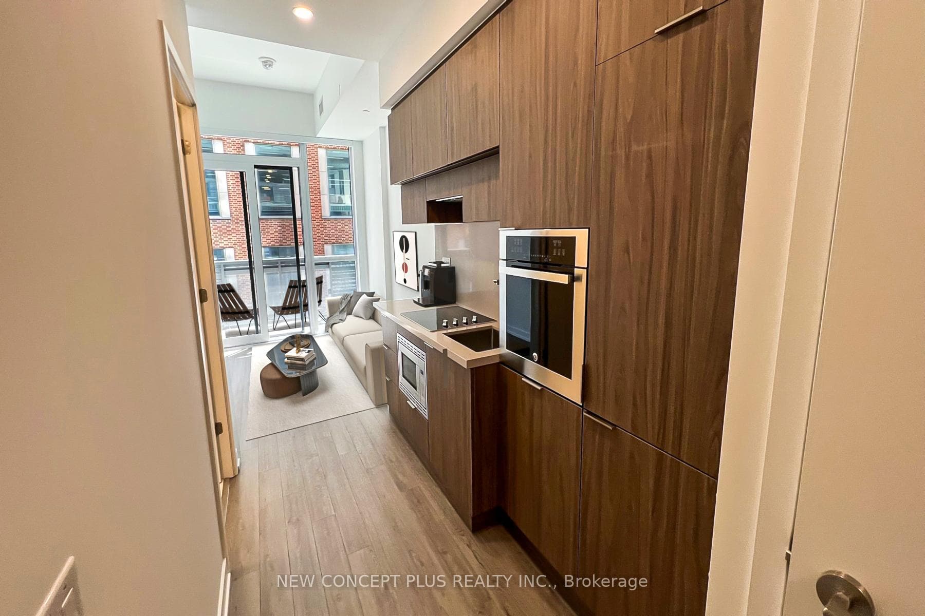 39 Roehampton Avenue Unit 404, Leaside / Davisville, ON M4P 0G1 - Photo 1