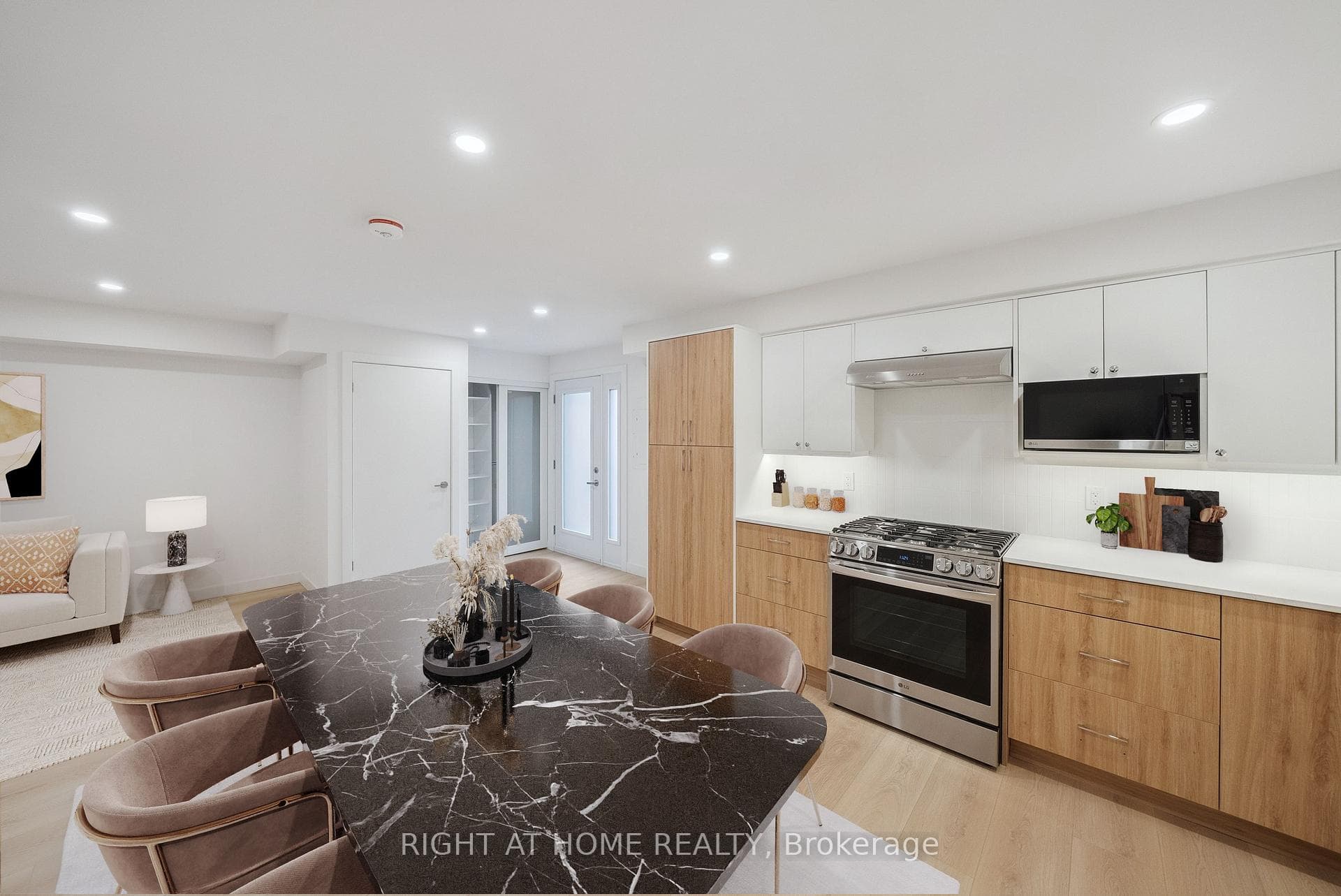321 St George Street Unit 2, Annex / Yorkville / Summerhill, ON M5R 2R2 - Photo 1